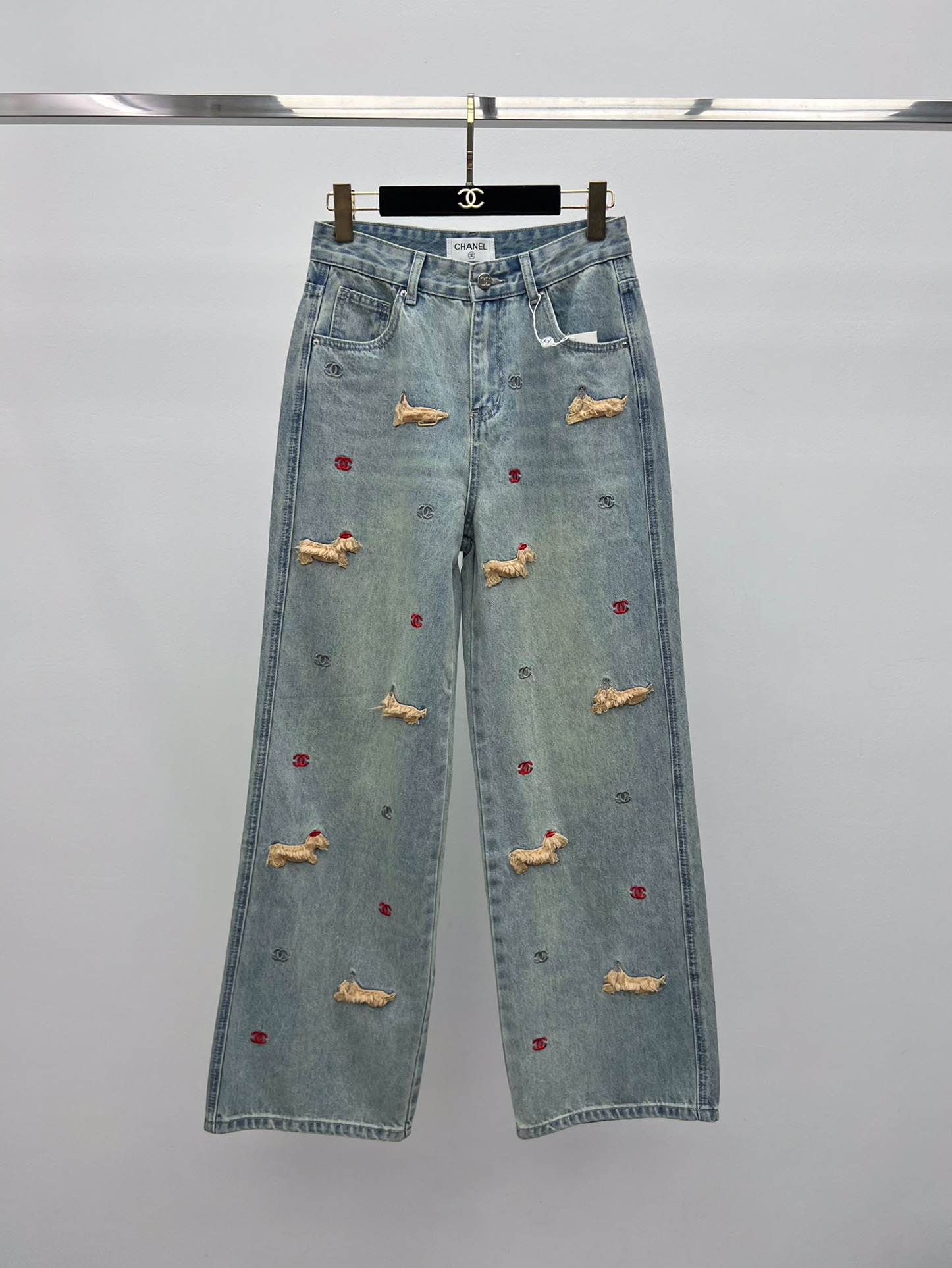 Chane*小狗刺绣直筒牛仔裤25B新款立体小狗刺绣减龄又俏皮宽松版型修饰腿型不挑人 轻松打造独特个性造
