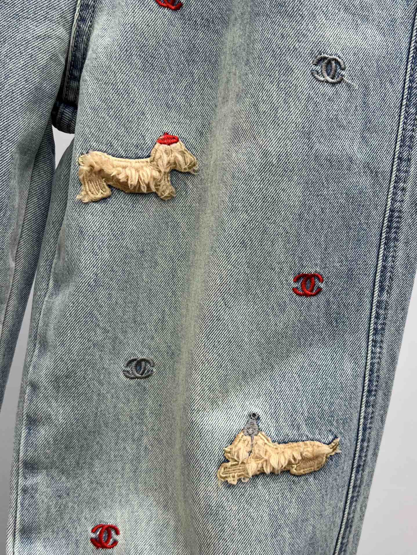 Chane*小狗刺绣直筒牛仔裤25B新款立体小狗刺绣减龄又俏皮宽松版型修饰腿型不挑人 轻松打造独特个性造