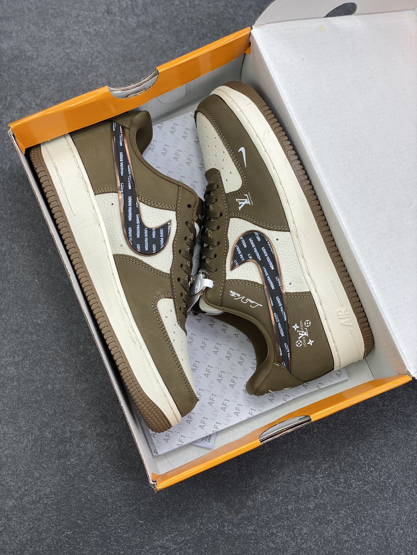 图片[9]-Nike Air Force 1 \’07 Low “LV联名——米军绿银黑”空军一号 低帮 运动鞋 休闲鞋 折边针车 工艺难度大 原楦头原纸板 原装鞋盒 定制五金配件 内置全掌气垫 原厂鞋底 货号：DK0188-086 尺码：36 36.5 37.5 38 38.5 39 40 40.5 41 42 42.5 43 44 44.5 45-选品中心