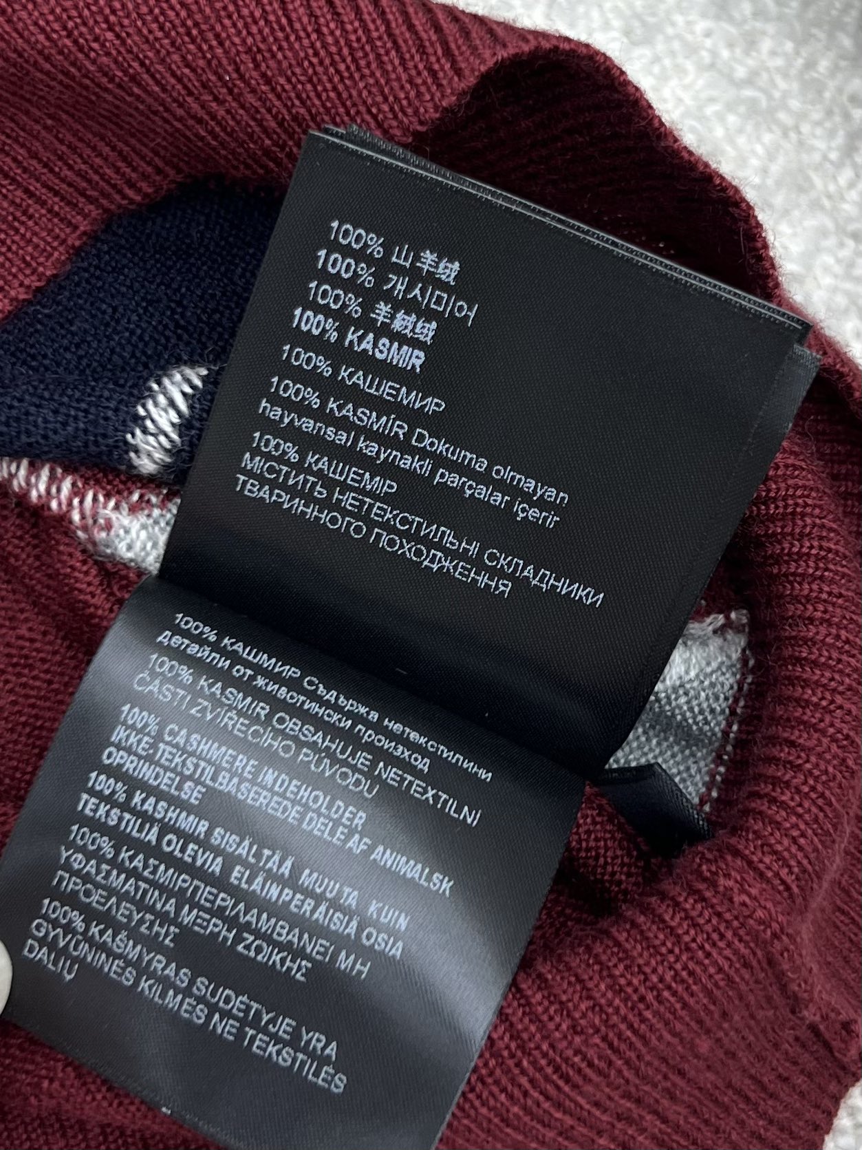 miumi*菱格针织短袖选用100%柔软羊绒面料材质菱形图案为精致工艺增添了俏皮的优雅按miumiu的精