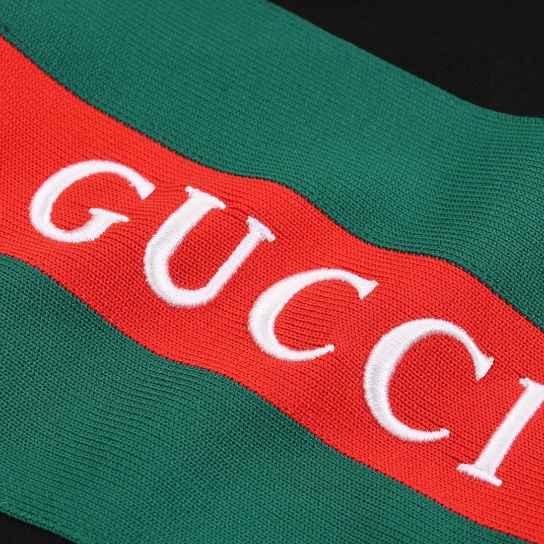 古驰/Gucci 秋冬新款 经典刺绣字母撞色拼接开衫拉链外套 红绿条拼色刺绣卫衣