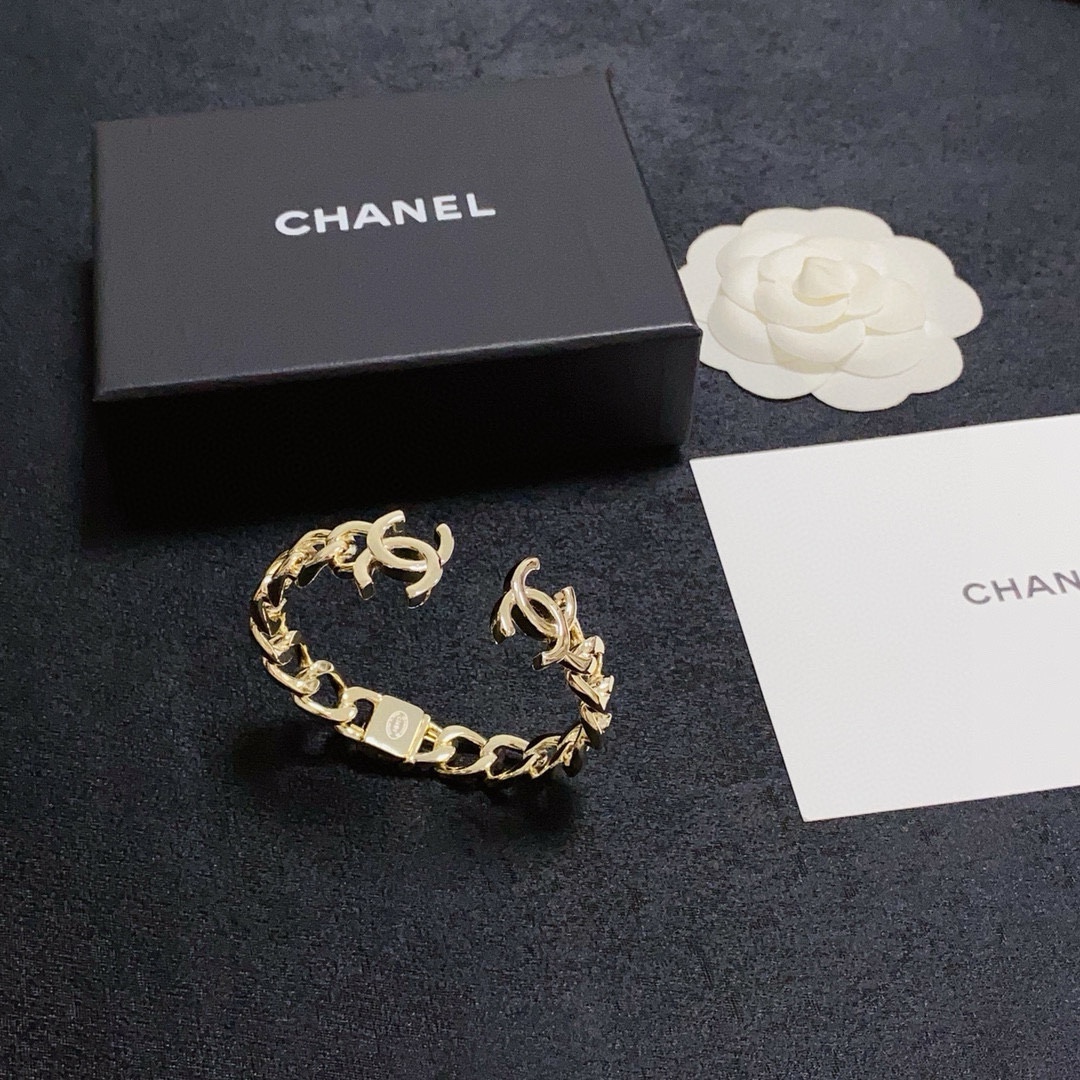 Chanel 小红书推荐 小香新款双c字母logo开口弹簧手镯 香奈儿Chanel高品质彩色手镯 bling