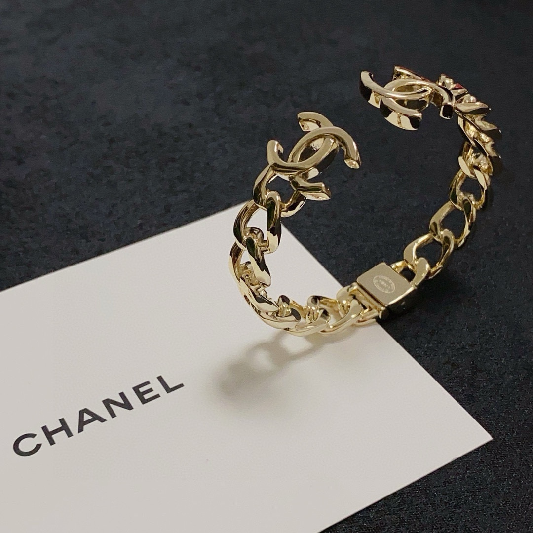 Chanel 小红书推荐 小香新款双c字母logo开口弹簧手镯 香奈儿Chanel高品质彩色手镯 bling