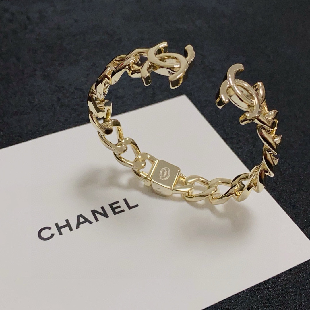 Chanel 小红书推荐 小香新款双c字母logo开口弹簧手镯 香奈儿Chanel高品质彩色手镯 bling