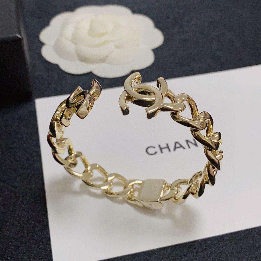 Chanel 小红书推荐 小香新款双c字母logo开口弹簧手镯 香奈儿Chanel高品质彩色手镯 bling