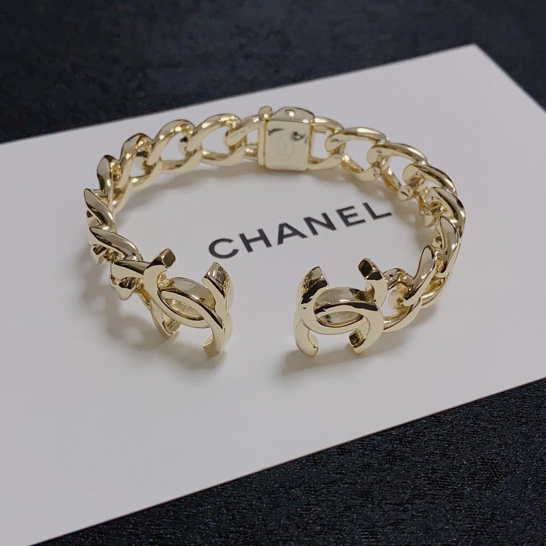 Chanel 小红书推荐 小香新款双c字母logo开口弹簧手镯 香奈儿Chanel高品质彩色手镯 bling