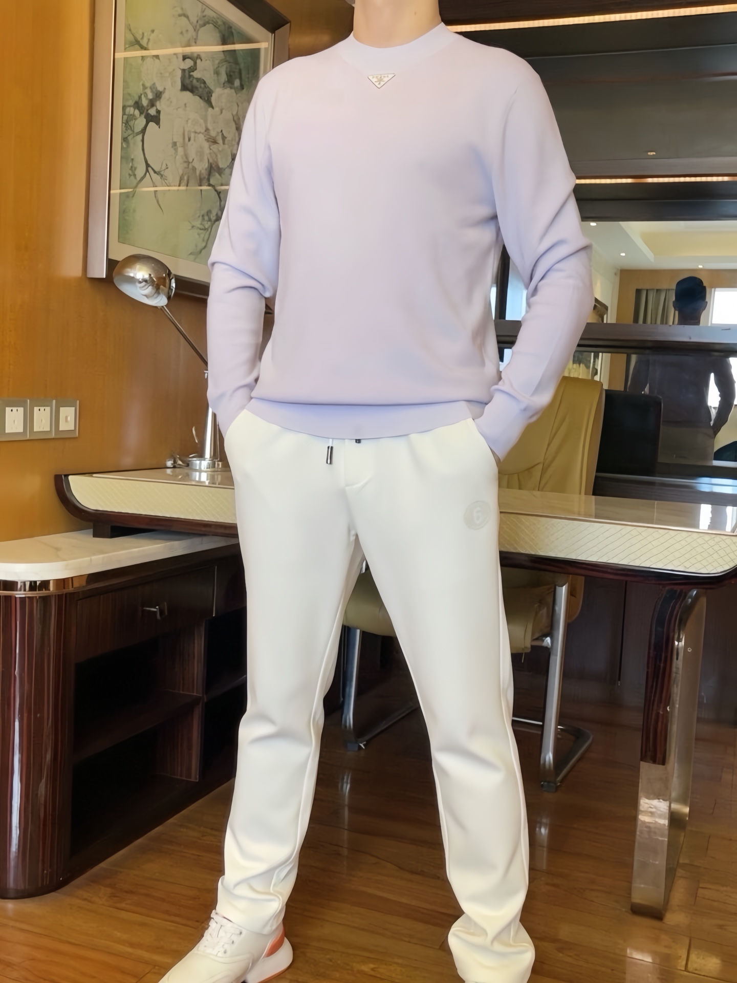 NO:527894,Prada-2025 counter latest sweaters arrive, hot-selling items in European and American counters!  Selected imported gold wool fabrics from Italy with the latest design, the exquisite triangle logo under the collar shows elegance, and the upper body effect is needless to say. Size 48--56 (model 180/140 wears 50 sizes, with Hong Kong Lane Crawford boutique gift box packaging), prada, sweaters, gold, alexander wang19860909普拉达-2025专柜最新款毛衣到货 欧美专柜热销单品！精选意大利进口黄金羊毛面料搭配最新的设计,领下的精致三角标志彰显雅致 上身效果不用多说.尺码48--56码（模特180/140穿50码,配香港连卡佛精品礼盒包装）,,prada,sweaters,gold,alexander wang,Men's clothing