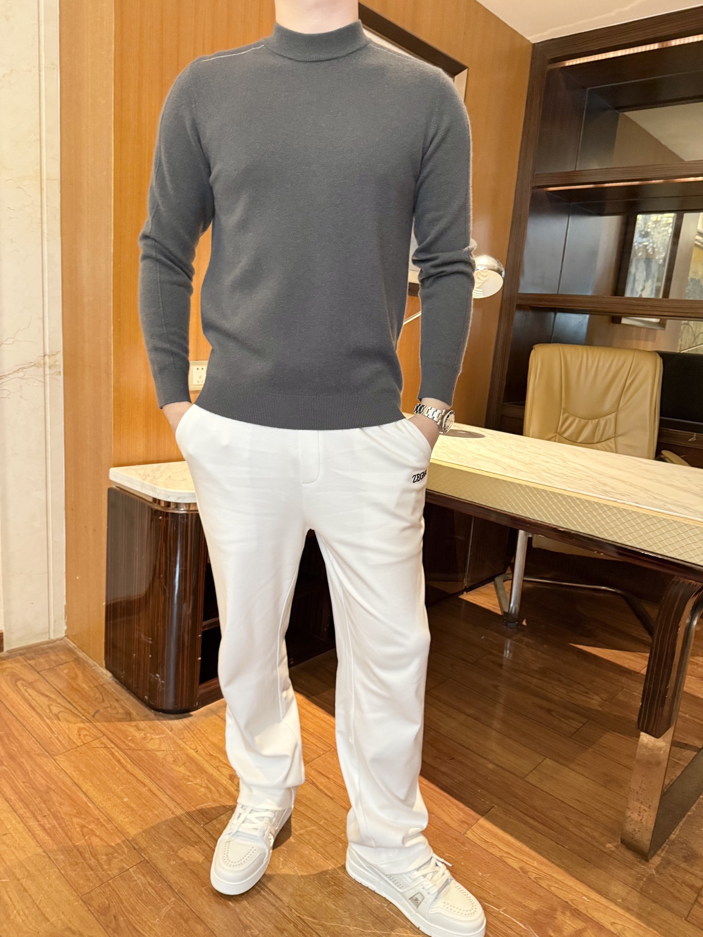 NO:527902,Jenia-2025 counter latest hot sweaters are shipped, hot-selling items in European and American counters!  Selected 100% cotton wool imported from Italy feels soft and comfortable to touch with the latest design, simple and generous, and the upper body effect is excellent. Size 48-56 (model 180/140 wears 50, with Hong Kong Lane Crawford gift box packaging), zegna, sweaters, alexander wang19860909杰尼亚-2025专柜最新爆款毛衣出货 欧美专柜热销单品！精选意大利进口百分百棉羊毛触感柔软舒适搭配最新的设计,简单大方 上身效果超赞.尺码48-56（模特180/140穿50,配香港连卡佛礼盒包装）,,zegna,sweaters,alexander wang,Men's clothing