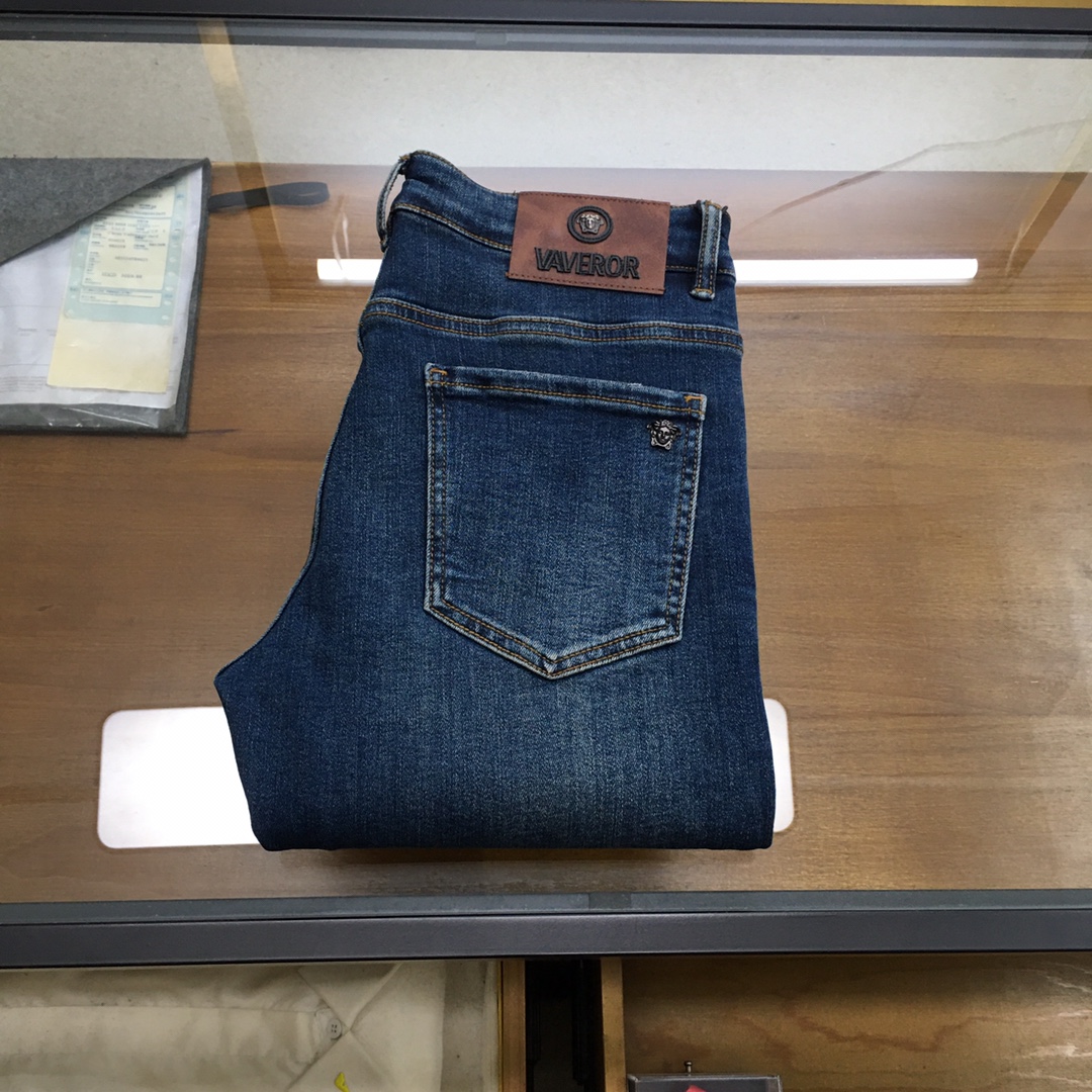 NO:601005,New jeans [Reflection] Exclusive new jeans for autumn and winter, high-end version!  Custom-made fabrics at the counter are highly breathable and comfortable, with impeccable details and brand element design concepts, reflecting high quality. It feels delicate and soft!  It presents a casual cut and the upper body shape is awesome!  Code number 29-3835,,jeans,alexander wang19860909新品牛仔裤【反思】 秋冬独家专供新款牛仔裤,高端版本！专柜定制面料 透气舒适度高,细节无可挑剔,品牌元素设计理念,体现高品质.手感细腻柔软！呈现休闲裁剪,上身版型超赞！码数29-3835,,jeans,alexander wang,Men's clothing