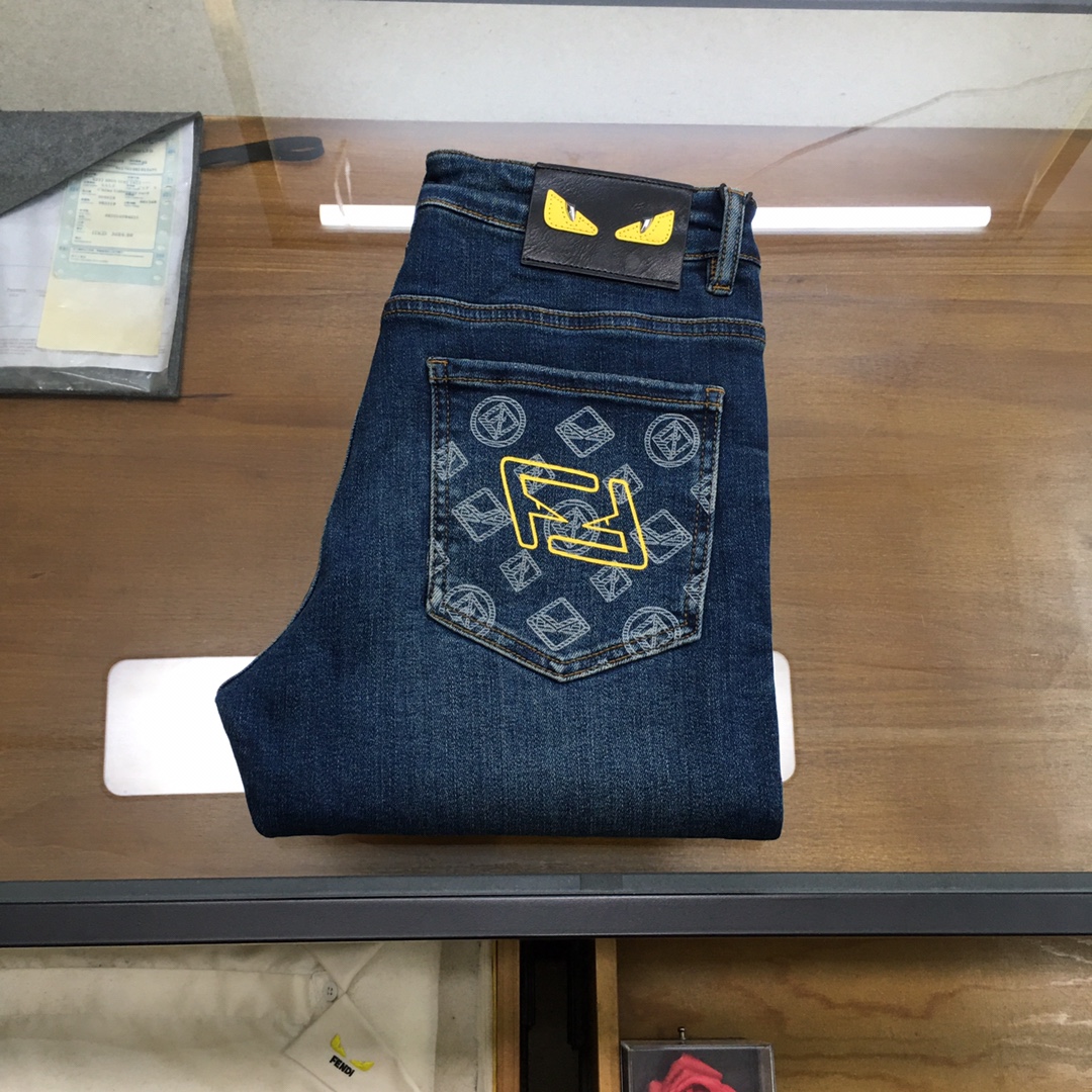 NO:601008,New jeans [Fend] Exclusively for new jeans in autumn and winter, high-end version!  Custom-made fabrics at the counter are highly breathable and comfortable, with impeccable details and brand element design concepts, reflecting high quality. It feels delicate and soft!  It presents a casual cut and the upper body shape is awesome!  Code number 29-3835,,fendi,jeans,alexander wang19860909新品牛仔裤【Fend】 秋冬独家专供新款牛仔裤,高端版本！专柜定制面料 透气舒适度高,细节无可挑剔,品牌元素设计理念,体现高品质.手感细腻柔软！呈现休闲裁剪,上身版型超赞！码数29-3835,,fendi,jeans,alexander wang,Men's clothing