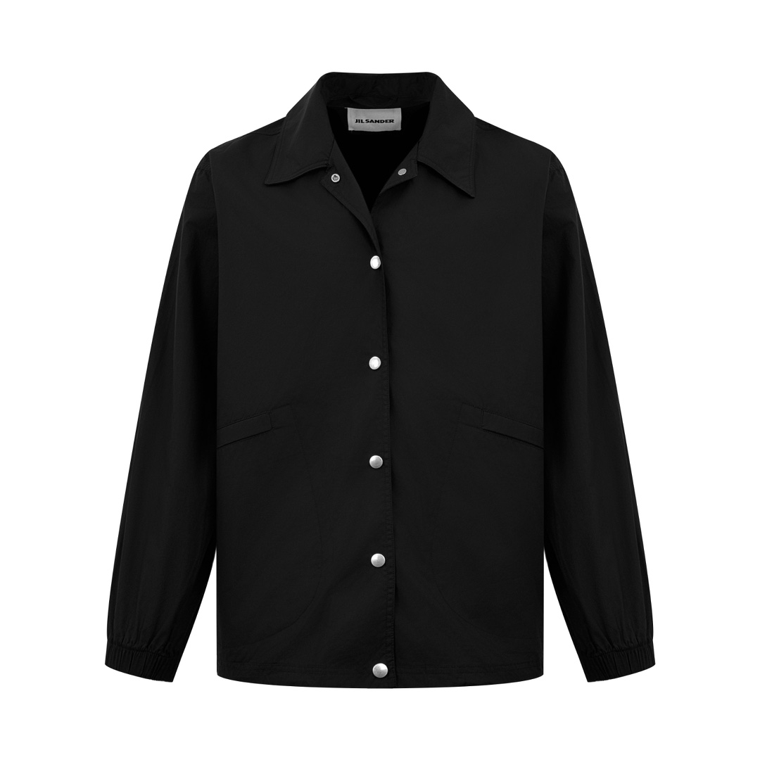 NO:528137,.JIL SANDER Printed Jacket Customized Silk Cotton Luxury Stylish Comfortable Skinned with Extreme Black as the base color Deep and inclusive Front frame is homogenized clean fit Carefully carved Pure without losing its agility Back frame JIL SANDER Print quietly blooms on a deep black background Full of recognition Injects a touch of agility and mystery like a glimmer of light from the darkness In a versatile posture, it interprets the true connotation of high-end fashion Craft 1: Adopt glue printing The printing has been modified three times with film mesh boards Use glue liquid paint to print patterns on the fabric Baking fabric to fix the printing pattern Craft 2: Adopt imported machine embroidery process Use advanced computer control systems and precision mechanical components to achieve brand logo embroidery operation High precision Fluid and delicate lines  Craft 3: Template machine bag opening Preset templates to guide the position of the bag opening Shape and size Accuracy ensures the quality of the bag opening Auxiliary Material Customized 1:1 JIL Quad Cover Customized 1:1 JIL trademark Size Loose style Size 32 34 36 38,,jil sander,jackets & coats,jackets & coats,alexander wang19860909.JIL SANDER 印花夹克外套 定制丝韵全棉奢感料 挺阔有型 舒适贴肤 以纯粹至极的黑色为底色 深邃而包容 前幅以同质化 clean fit 精心雕琢 纯净而不失灵动 后幅JIL SANDER 印花在深沉的黑色背景上悄然绽放 辨识度十足 注入一丝灵动与神秘 如同黑暗中透出的微光 以百搭之姿 诠释着高端时尚的真正内涵 工艺1: 采用胶浆印花 印花经过三次菲林网板修改 使用胶浆液体涂料在织物上打印图案 烘烤织物以固定印刷图案 工艺2: 采用进口机刺绣工艺 使用先进的计算机控制系统和精密的机械部件 实现品牌标识刺绣作业 精度高 线条流畅而细腻 工艺3: 模版机开袋 预设的模板来指导开袋的位置 形状和大小 精确性确保了开袋效果质量 辅料 定制1:1 JIL 四合扣  定制1:1 JIL 商标 版型 宽松版型 尺码 32 34 36 38,,jil sander,jackets & coats,jackets & coats,alexander wang,Men's clothing