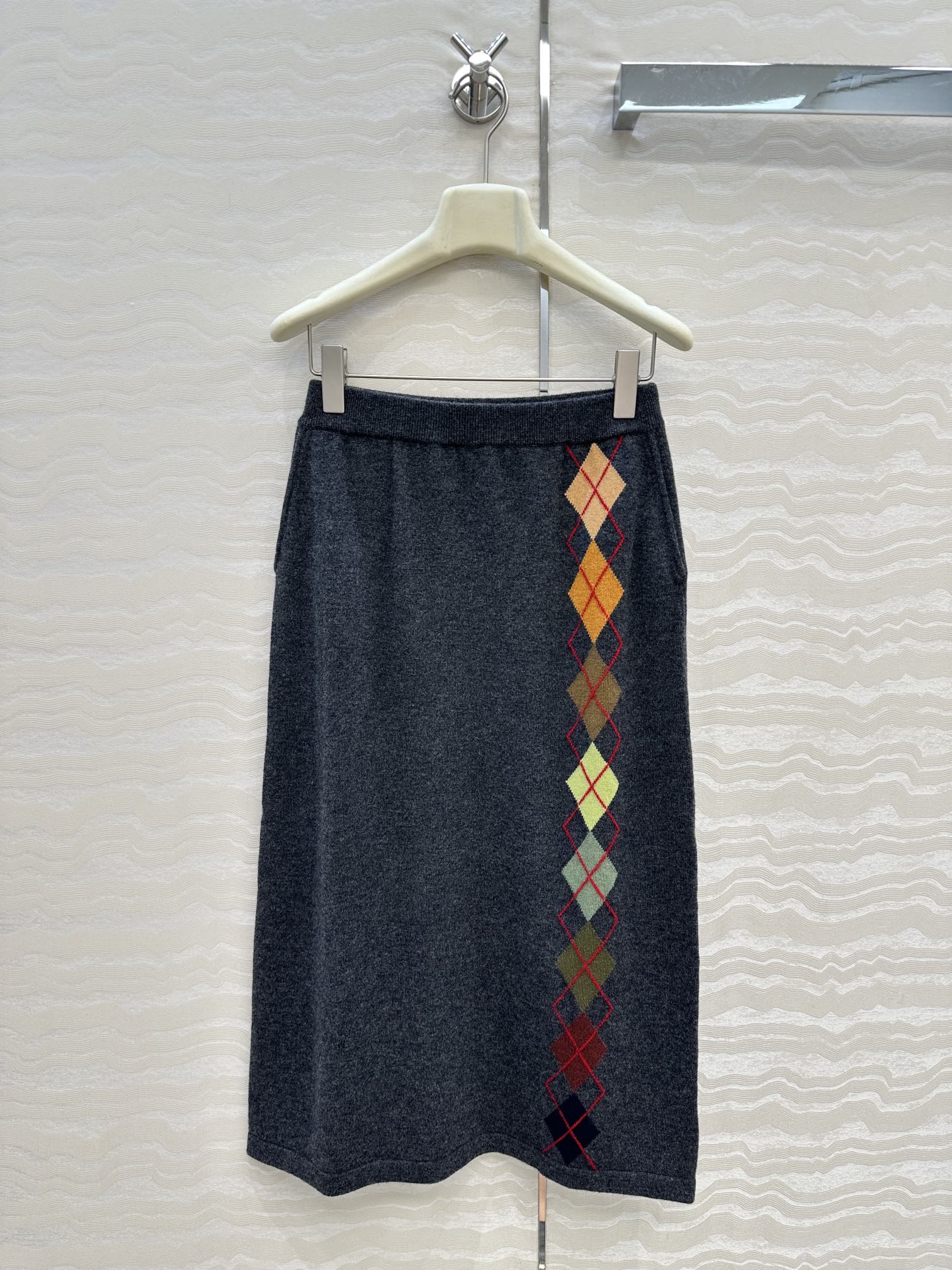 独家首发❤️高端原单品质，ER知识分子时髦分穿搭，重工艺彩色菱格嵌花羊绒长半裙！高级深灰撞色灵动俏皮减龄