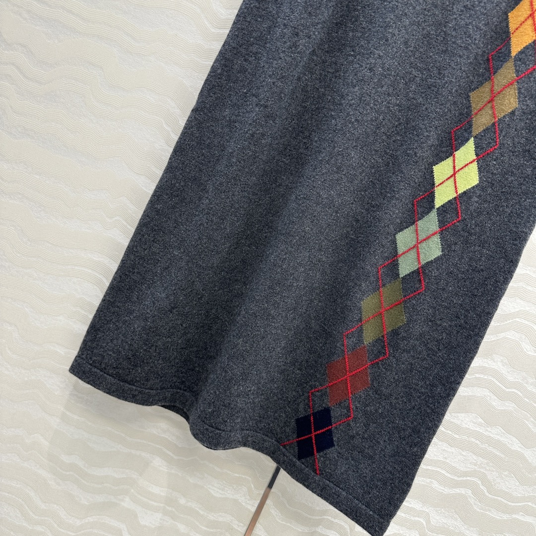 独家首发❤️高端原单品质，ER知识分子时髦分穿搭，重工艺彩色菱格嵌花羊绒长半裙！高级深灰撞色灵动俏皮减龄