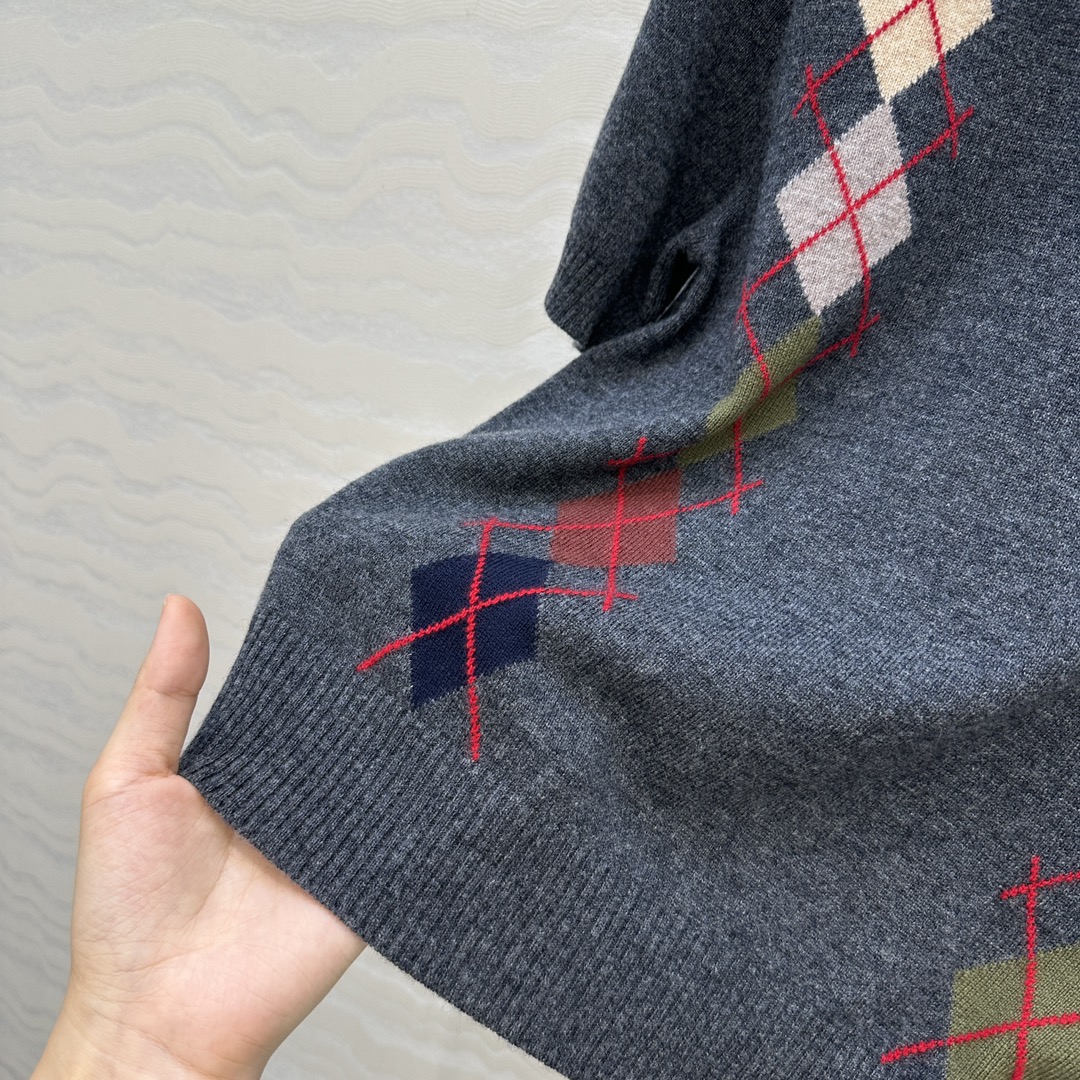 独家首发❤️高端原单品质，ER知识分子时髦分穿搭，重工艺彩色菱格嵌花羊绒短袖上衣！高级深灰撞色灵动俏皮减