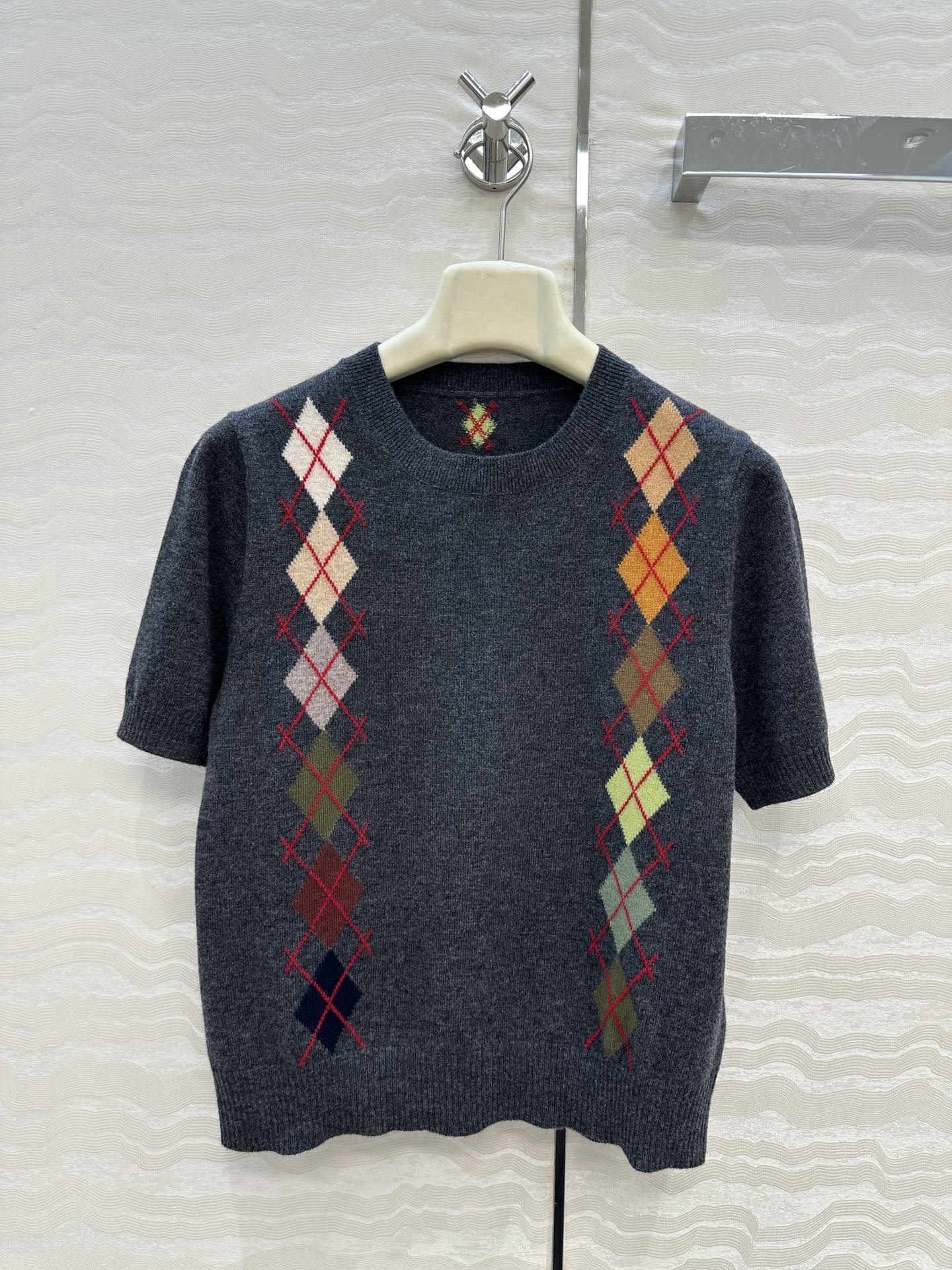 独家首发❤️高端原单品质，ER知识分子时髦分穿搭，重工艺彩色菱格嵌花羊绒短袖上衣！高级深灰撞色灵动俏皮减