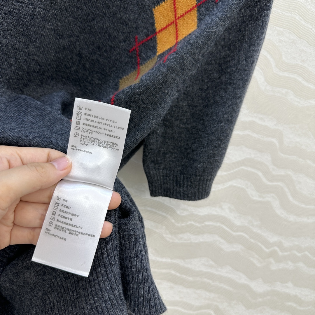 独家首发❤️高端原单品质，ER知识分子时髦分穿搭，重工艺彩色菱格嵌花羊绒短袖上衣！高级深灰撞色灵动俏皮减