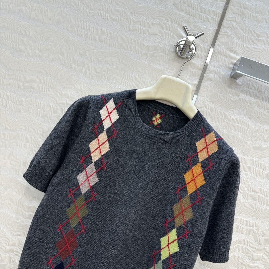 独家首发❤️高端原单品质，ER知识分子时髦分穿搭，重工艺彩色菱格嵌花羊绒短袖上衣！高级深灰撞色灵动俏皮减