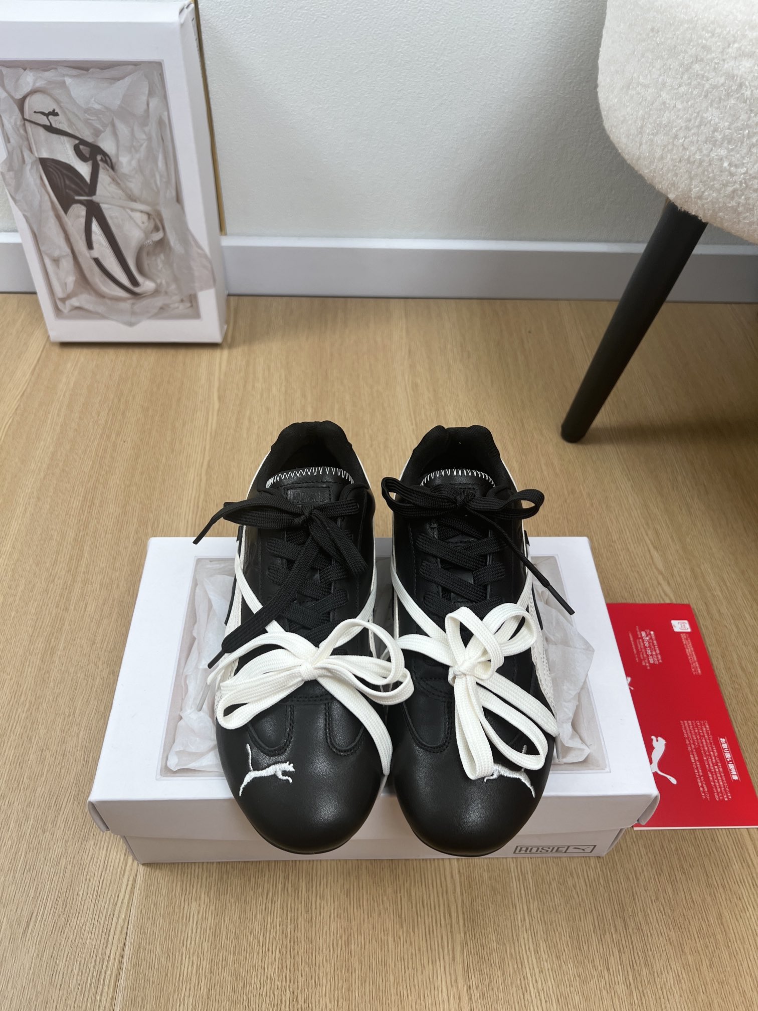 NO:493037,Rose x Puma Speedcat Co-branded Model | 2025 Spring and Summer New Products, the latest hit sports and casual shoe series in the counter, love at first sight, Xiaohongshu strongly recommends the model, it looks good no matter how you match it, a must-have for fashionable essence, women love simple and irresistible series/match shows unique styles of dressing, free mixing and matching, retro black, cherry blossom pink, I really recommend it!  Sisters, the shoes that are really popular this year are very textured, the overall shoes are very retro and flip tongue design is classic, making you feel more retro and richer. You need a little bright color in summer. The upper is customized cowhide. The inner lining is original high-density breathable net. The original large sole original open mold and sole. Size 35-40 (40 customized) Packaging original 5D color printing box, casual shoes/sports shoes, sneakers, cowhide19860909Rose x Puma Speedcat彪马联名款 | 2025 2025春夏新品 专柜最新爆款运动休闲鞋系列 一见钟情 小红书力推款,怎么搭配都好看,时髦精必备,女士钟爱简约又难以抗拒系/搭配展现与众不同的穿搭风格、自由混搭闪耀到位复古黑的,樱花粉色 我真的好推荐啊！姐妹们今年复古风真的好火的鞋子整体非常有质感,整体的鞋非常的复古翻盖鞋舌的设计更是经典让你一整个复古的感觉更加浓郁,夏天需要一点亮色系 鞋面原版定制牛皮 内里原版高密度透气网 大底原版开模大底 码数35-40（40定制）  包装原版5D彩印盒,休闲鞋/运动鞋,sneakers,cowhide,Women's Shoes