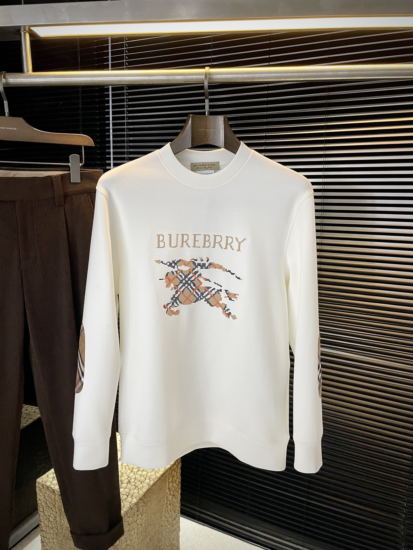 NO:529057,P Burber (Babber) 2025 autumn new style, the latest hoodie for the counter, the original style is casual and versatile, casual and lazy, customized original modal milan fabric, full of comfort. High-end and atmospheric, does the smell of autumn have? The first choice. Code M-3XL Purchase Level..., burberry, burberry, hoodie, sweatshirts, alexander wang19860909P  Burber（巴宝）2025秋季新款,专柜最新卫衣 原版版型上身休闲百搭、随性慵懒范,定制原版莫代尔米兰绒面料,舒适感爆棚.高端大气,秋天的味道有没有,首选 .码数 M-3XL 代购级别……,,burberry,burberry,hoodie,sweatshirts,alexander wang,Men's clothing