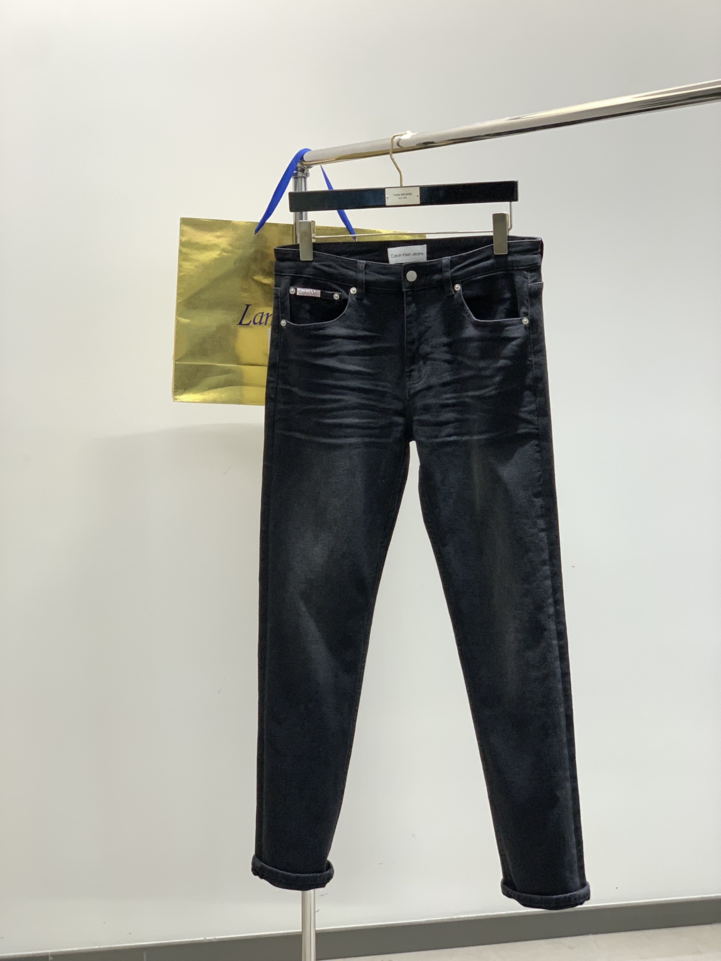 NO:528968,,C.K Calvin Klein Season New Style, Special Counter is available at the same time, original single product, washable casual jeans, imported original washable elastic fabric, comfortable and elastic, top-level printing craft letter pattern logo, original hardware and auxiliary decoration, unique design, comfortable and breathable, top body is very handsome, digits 29-38,,louis vuitton, jeans, alexander wang19860909,C.K Calvin Klein 季新款,专柜同步有售,原单狠货,水洗休闲牛仔裤,进口原版水洗弹力面料,舒适有弹性,顶级印花工艺字母图案logo,原版五金辅料装饰,独特设计,舒适透气,上身帅气十足,码数29-38,,louis vuitton,jeans,alexander wang,Men's clothing