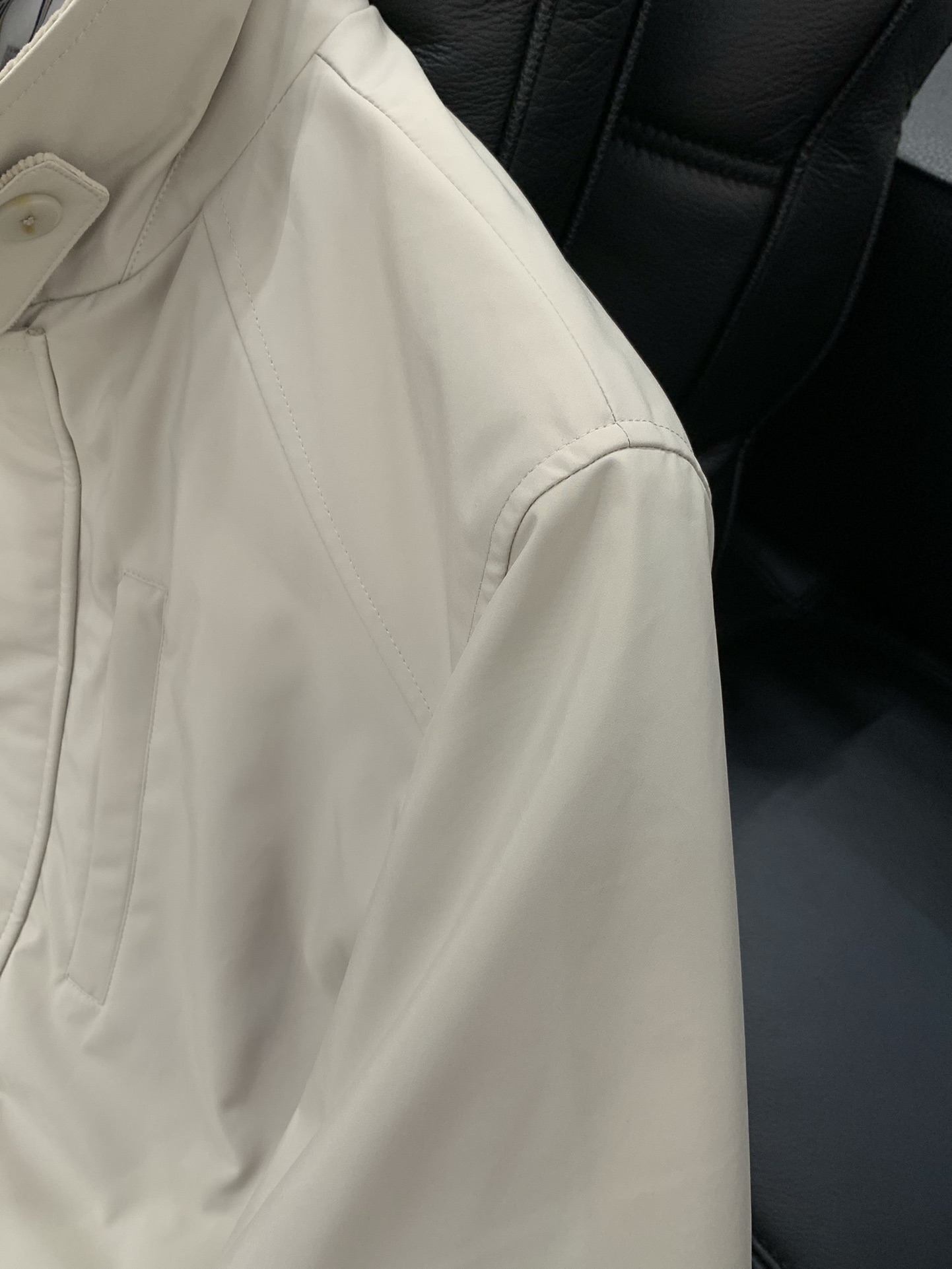 ，BC 男款黑科技夹克关于款式及设计：BC经典 风衣夾克 保留了这一系列最标志性的原型，哪一年哪一季拿出