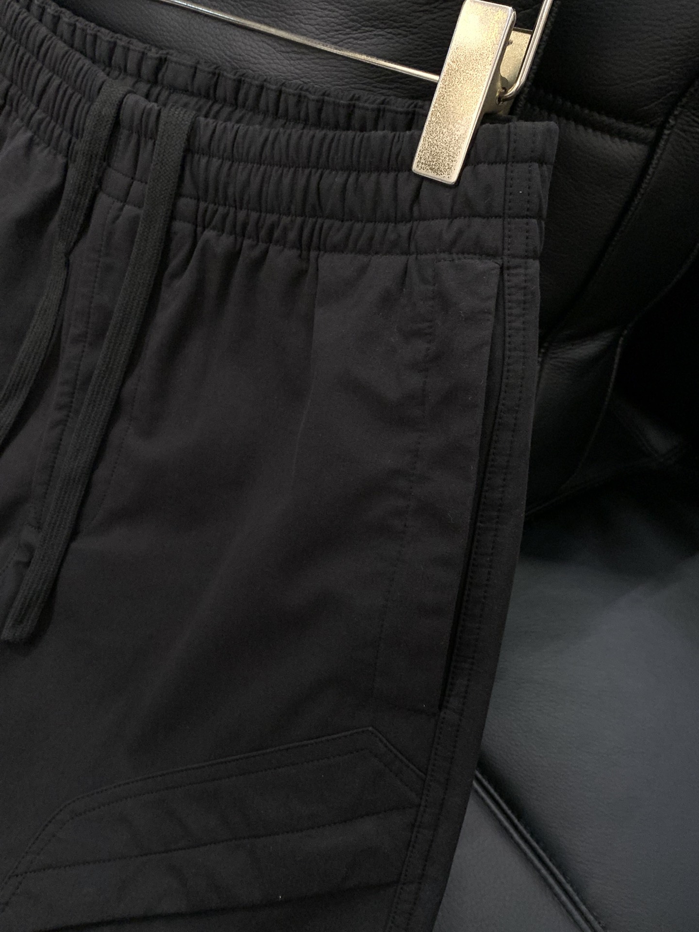 ，石头岛 复杂的工艺，考究的细节。井字纹日本产户外棉布…款同步最新工装系Stone 石头男士ComPas