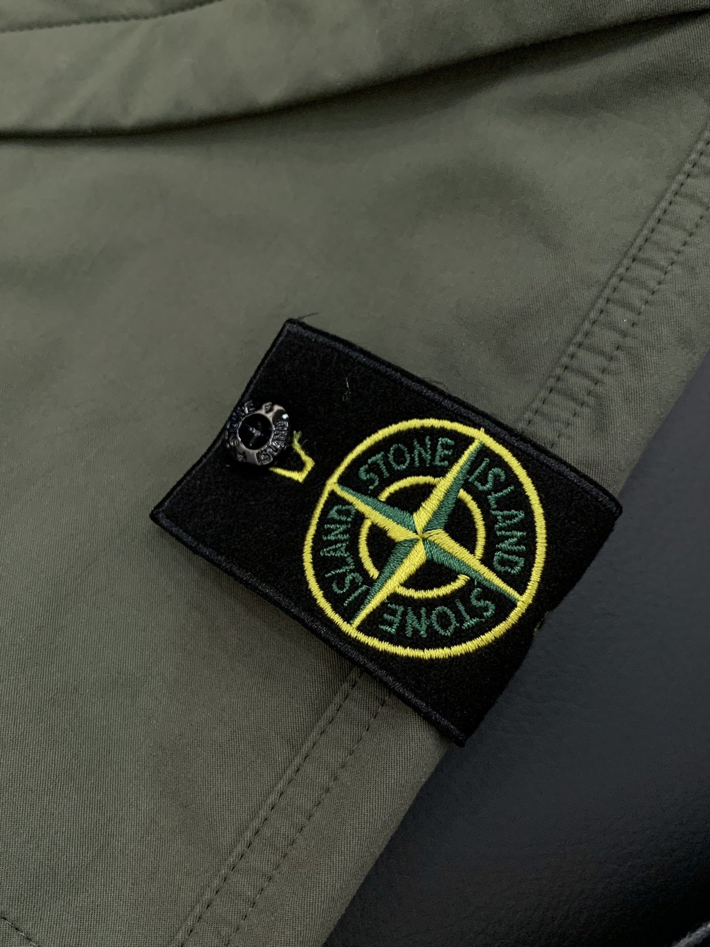 ，石头岛 复杂的工艺，考究的细节。井字纹日本产户外棉布…款同步最新工装系Stone 石头男士ComPas