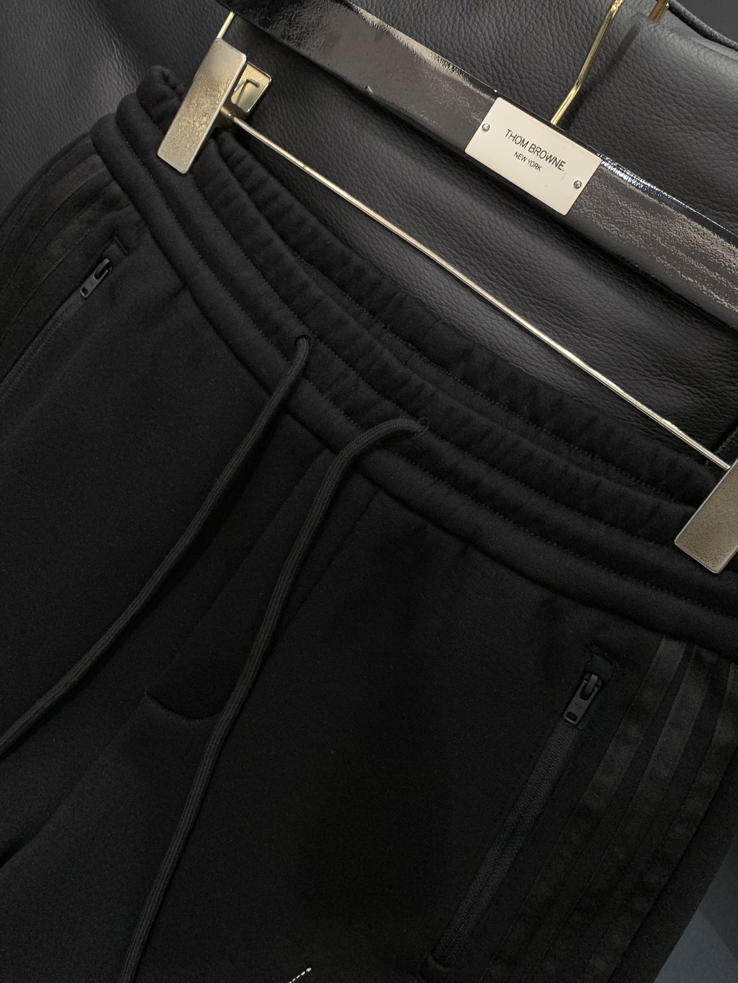 ，抽绳休闲裤时尚系列，独特设计，抽绳休闲长裤 订纱开始订染和订纺。国内某大厂出口日本 和供应几大顶级品牌