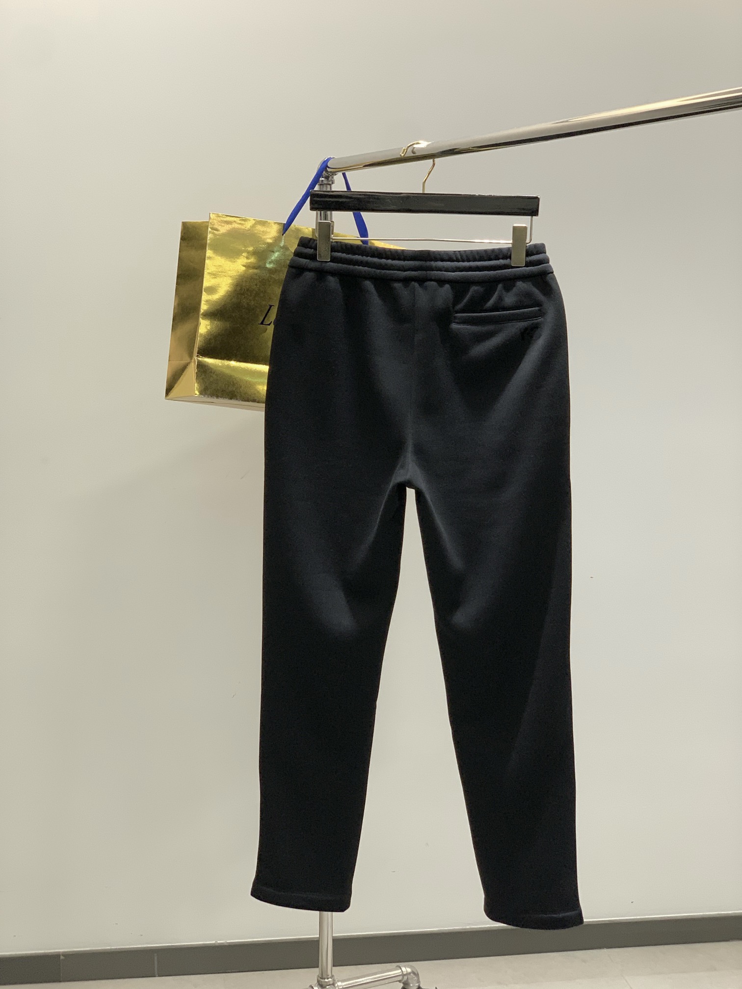 ，抽绳休闲裤时尚系列，独特设计，抽绳休闲长裤 订纱开始订染和订纺。国内某大厂出口日本 和供应几大顶级品牌