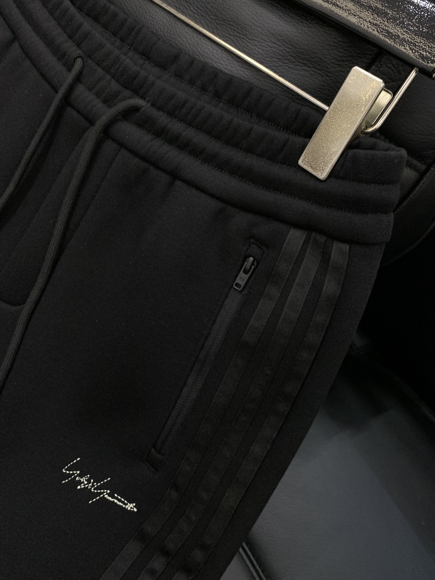 ，抽绳休闲裤时尚系列，独特设计，抽绳休闲长裤 订纱开始订染和订纺。国内某大厂出口日本 和供应几大顶级品牌