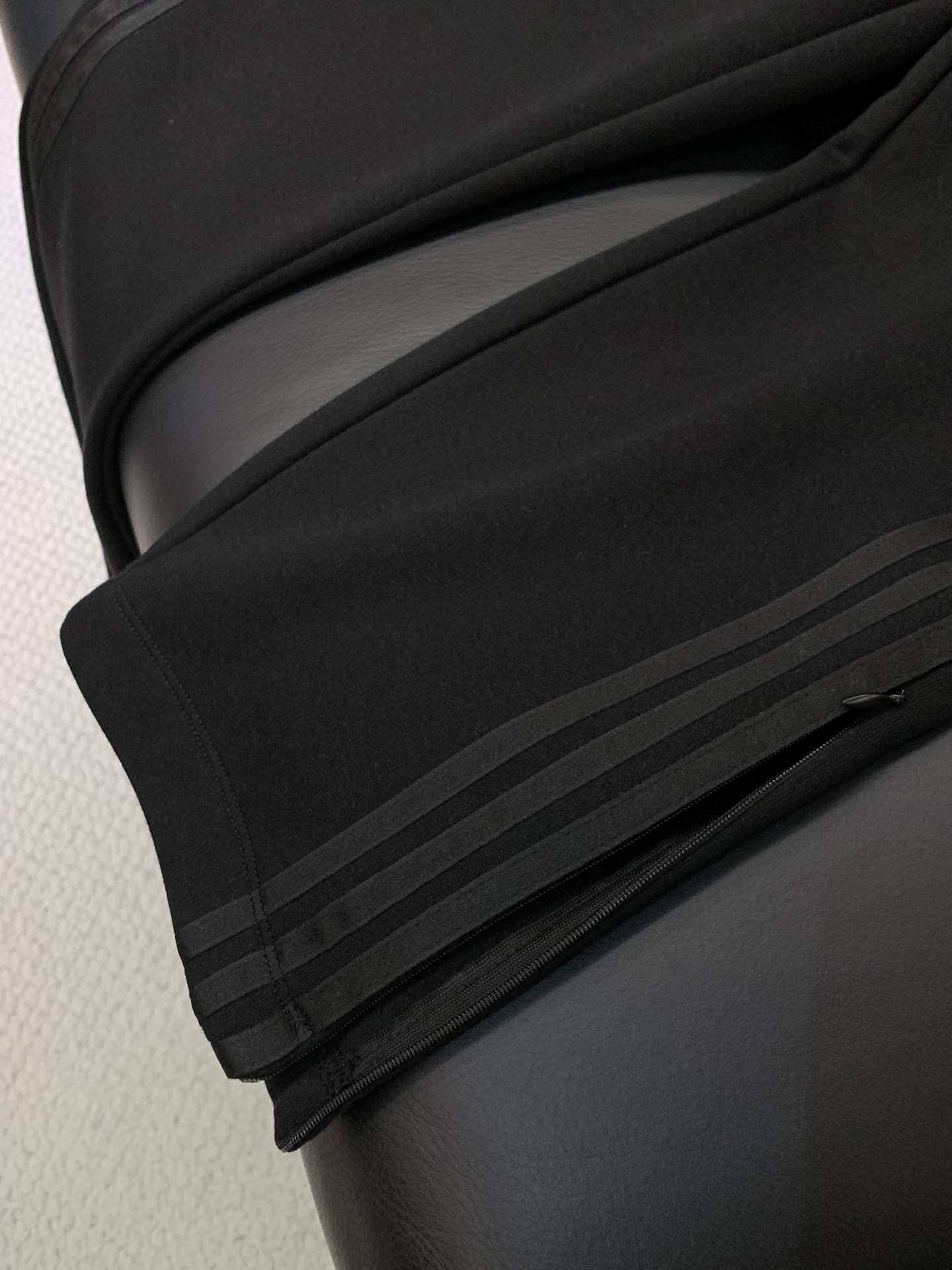 ，抽绳休闲裤时尚系列，独特设计，抽绳休闲长裤 订纱开始订染和订纺。国内某大厂出口日本 和供应几大顶级品牌