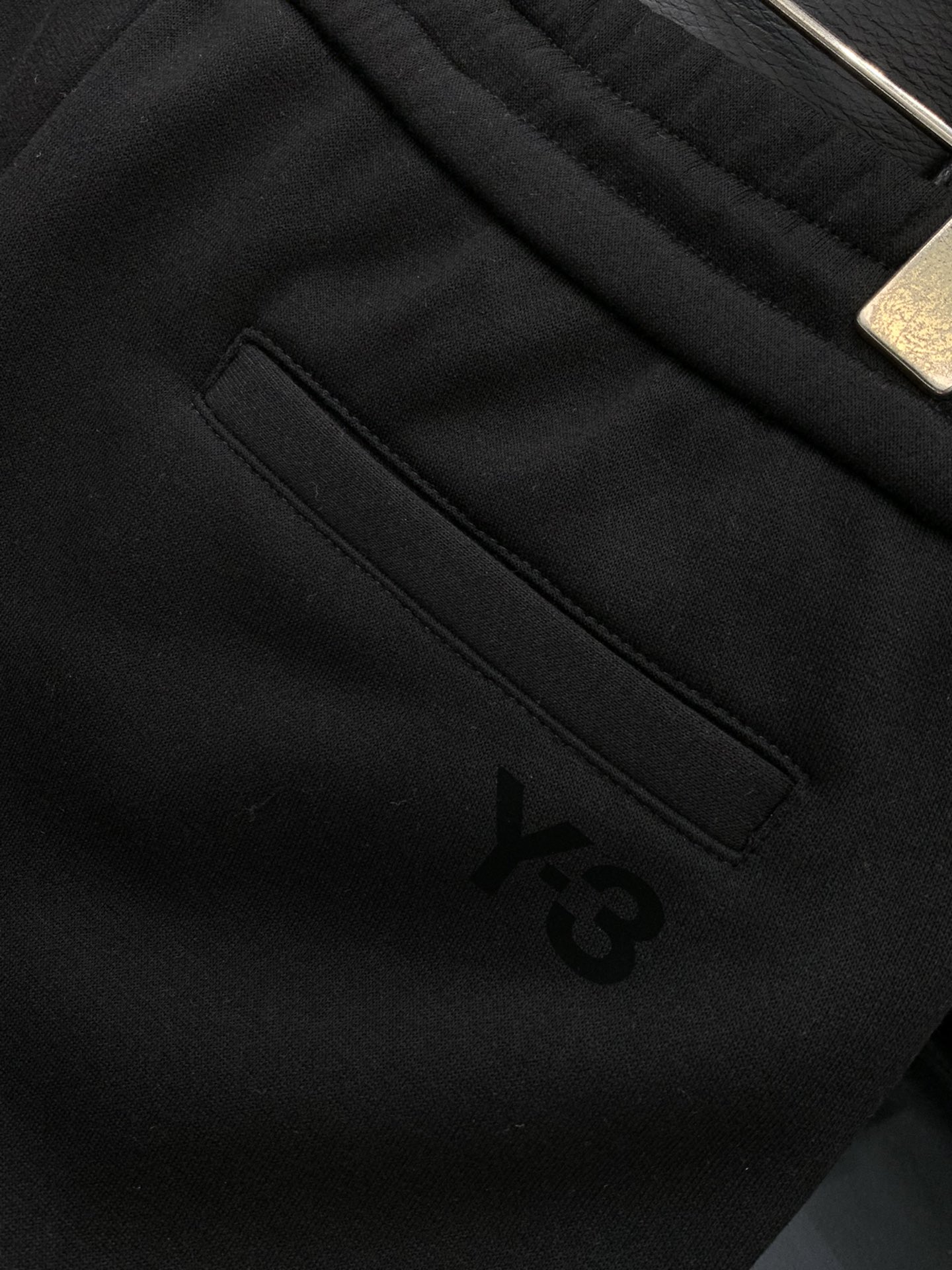 ，抽绳休闲裤时尚系列，独特设计，抽绳休闲长裤 订纱开始订染和订纺。国内某大厂出口日本 和供应几大顶级品牌