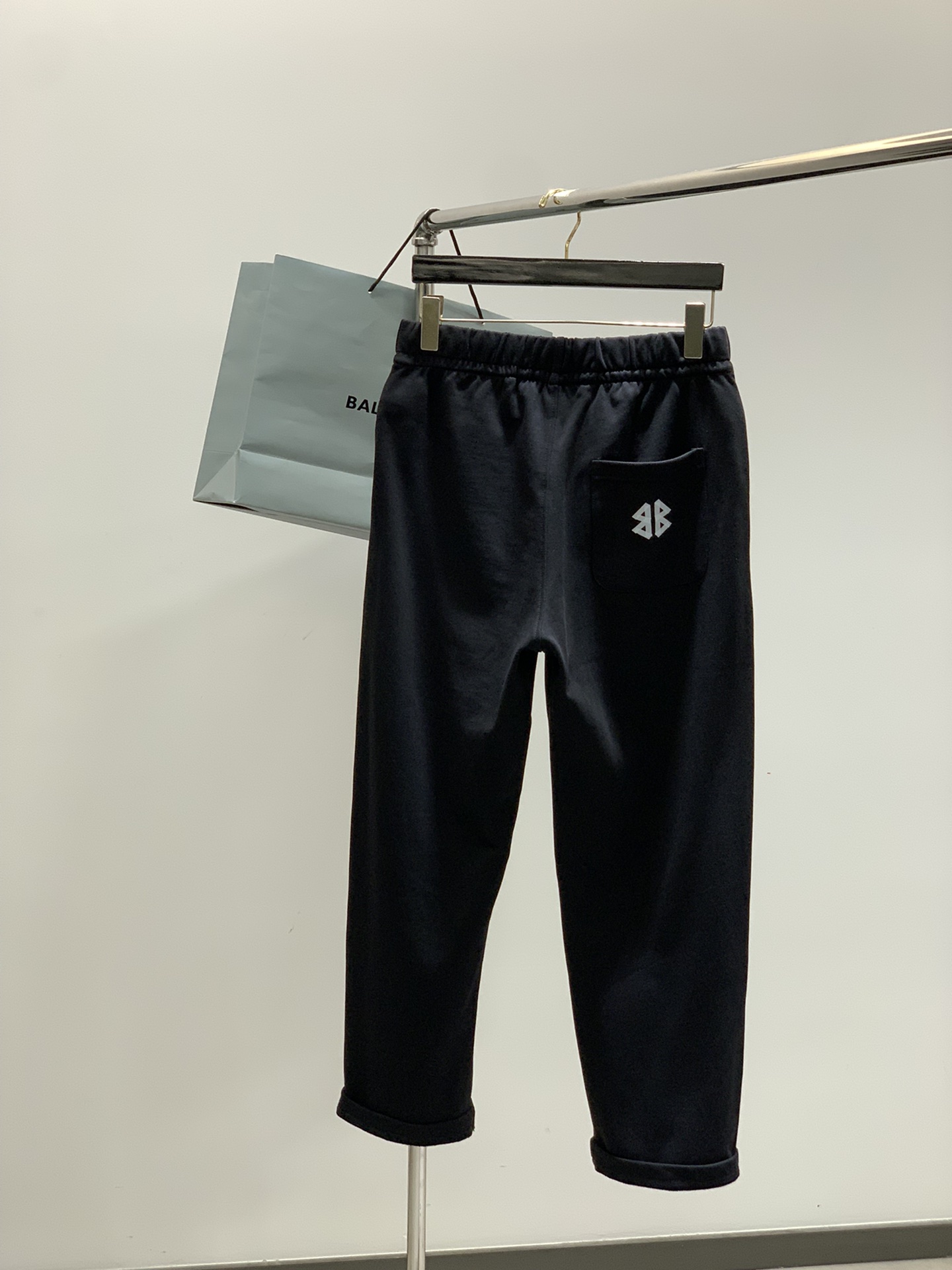 ，Balenciaga 巴黎世家，2025秋季最新品，专柜同步有售，原单狠货，时尚休闲裤，进口原版水洗弹