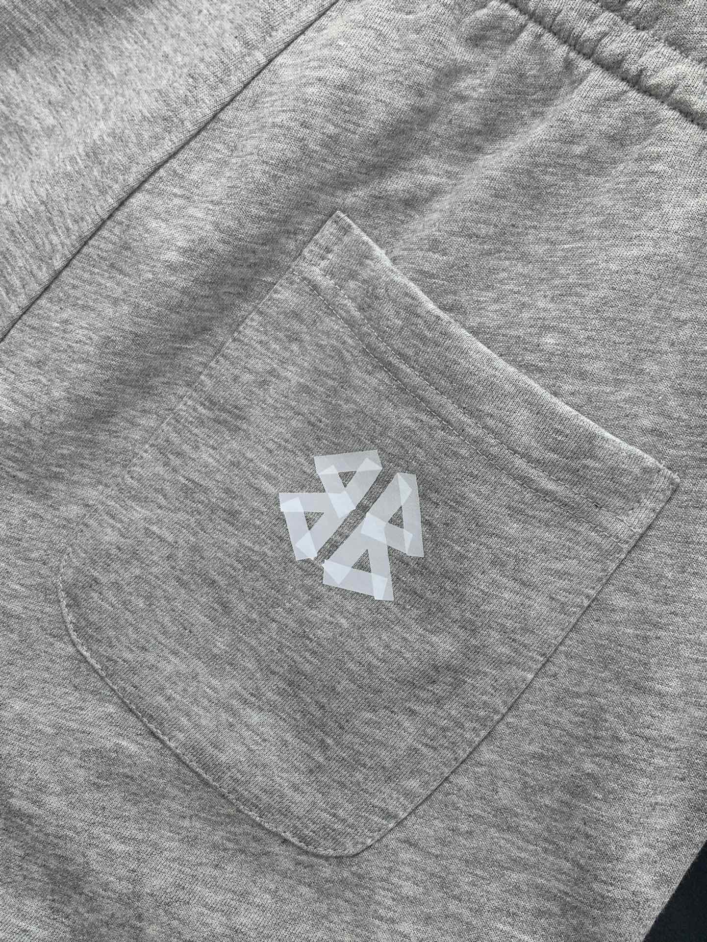 ，Balenciaga 巴黎世家，2025秋季最新品，专柜同步有售，原单狠货，时尚休闲裤，进口原版水洗弹