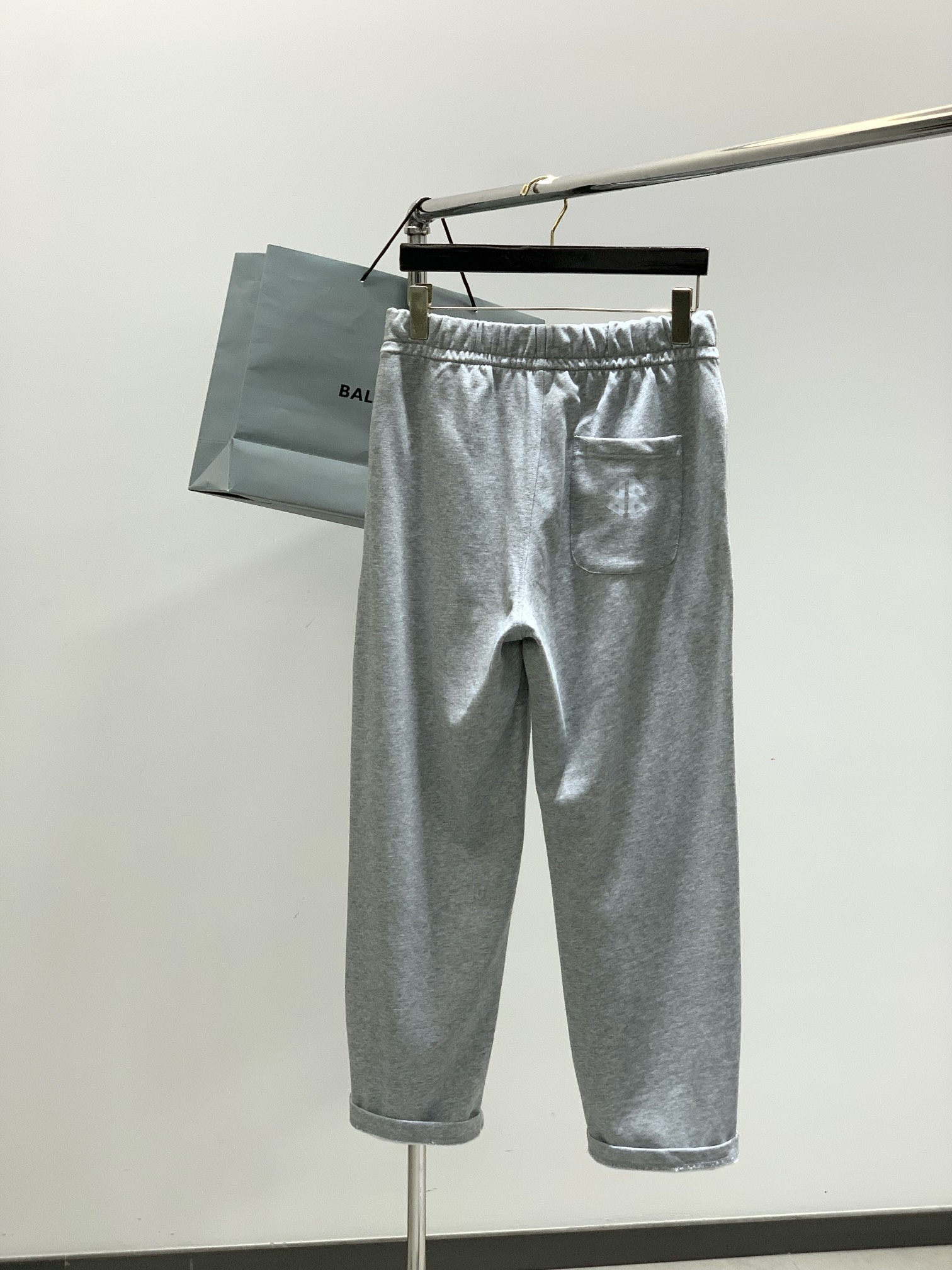 ，Balenciaga 巴黎世家，2025秋季最新品，专柜同步有售，原单狠货，时尚休闲裤，进口原版水洗弹