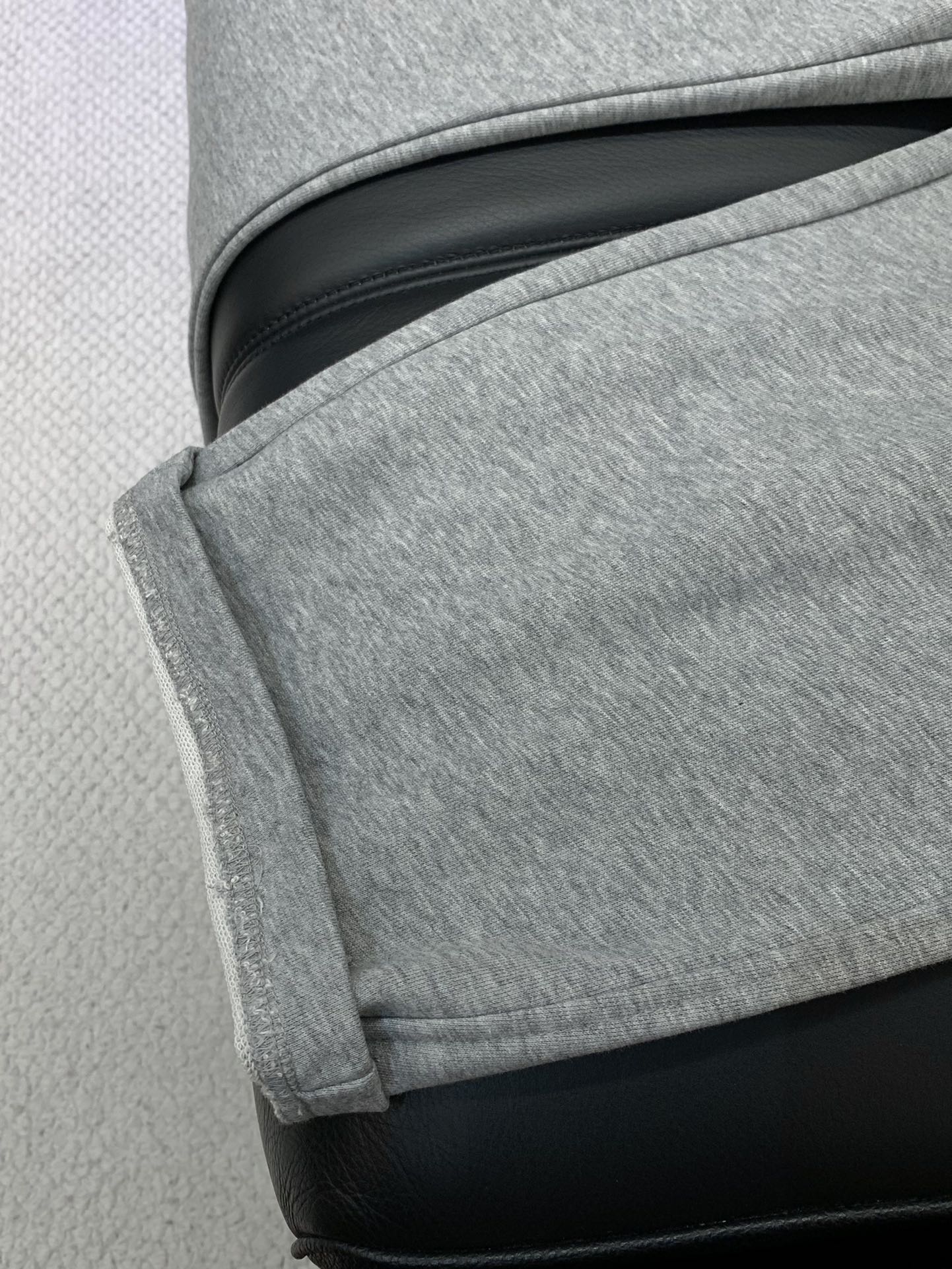 ，Balenciaga 巴黎世家，2025秋季最新品，专柜同步有售，原单狠货，时尚休闲裤，进口原版水洗弹