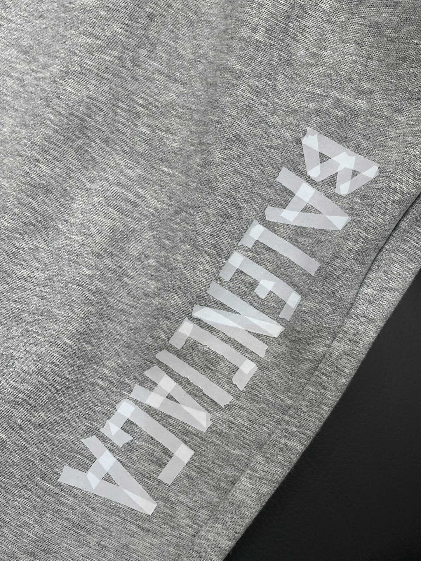 ，Balenciaga 巴黎世家，2025秋季最新品，专柜同步有售，原单狠货，时尚休闲裤，进口原版水洗弹