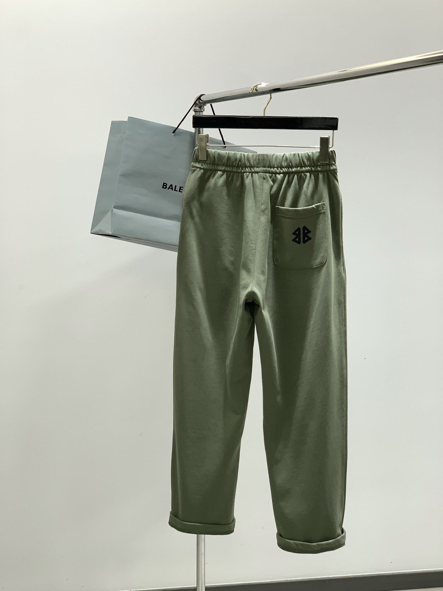 ，Balenciaga 巴黎世家，2025秋季最新品，专柜同步有售，原单狠货，时尚休闲裤，进口原版水洗弹