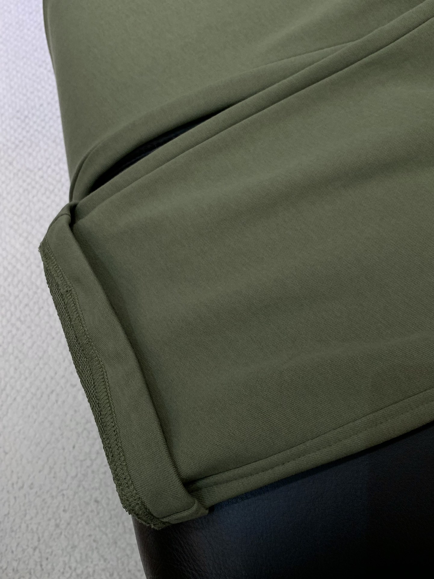 ，Balenciaga 巴黎世家，2025秋季最新品，专柜同步有售，原单狠货，时尚休闲裤，进口原版水洗弹