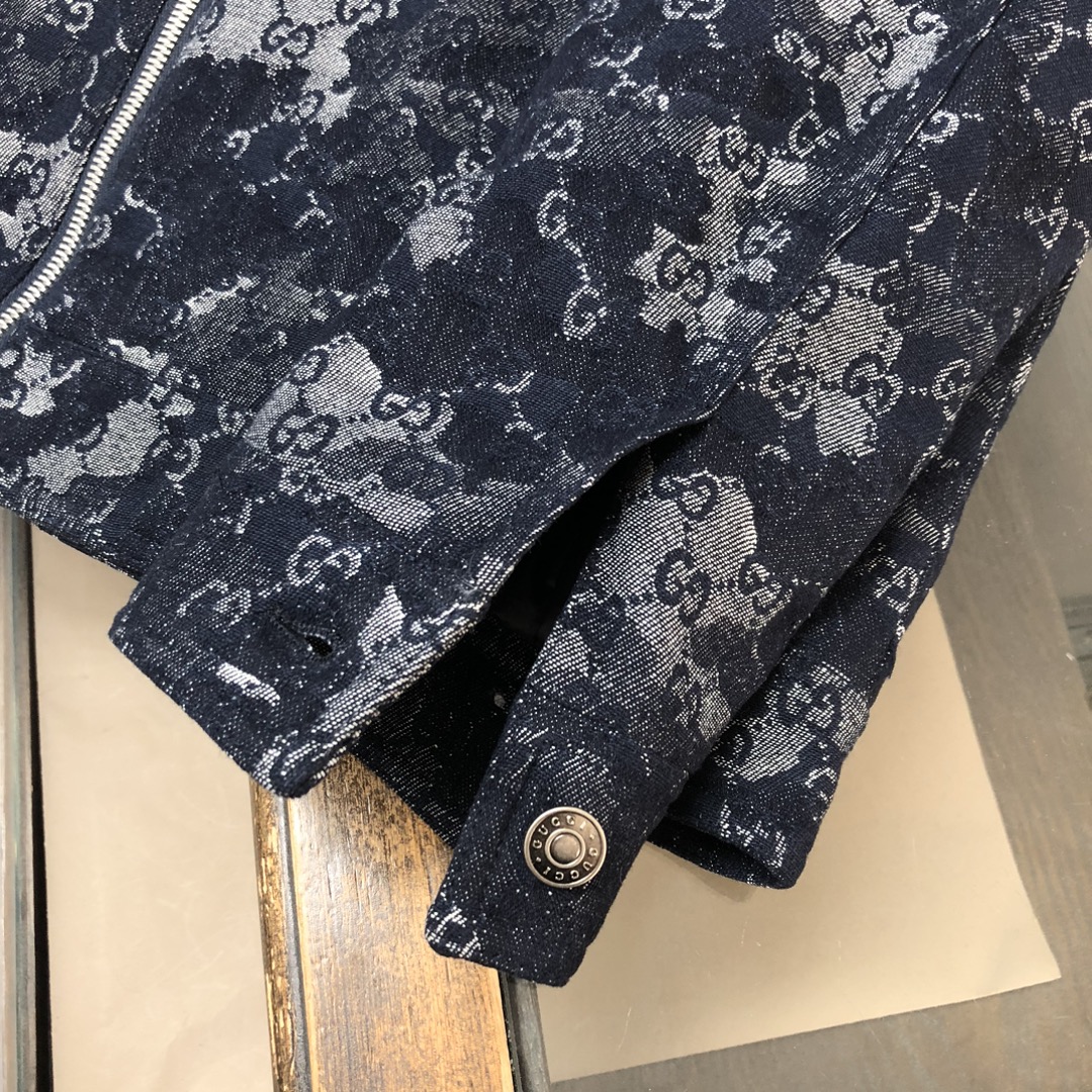 羽绒 GUCCI 古驰 25秋冬最新款连帽提花牛仔羽绒服，原单狠货，时尚休闲牛仔外套，上身很有特点！吸睛