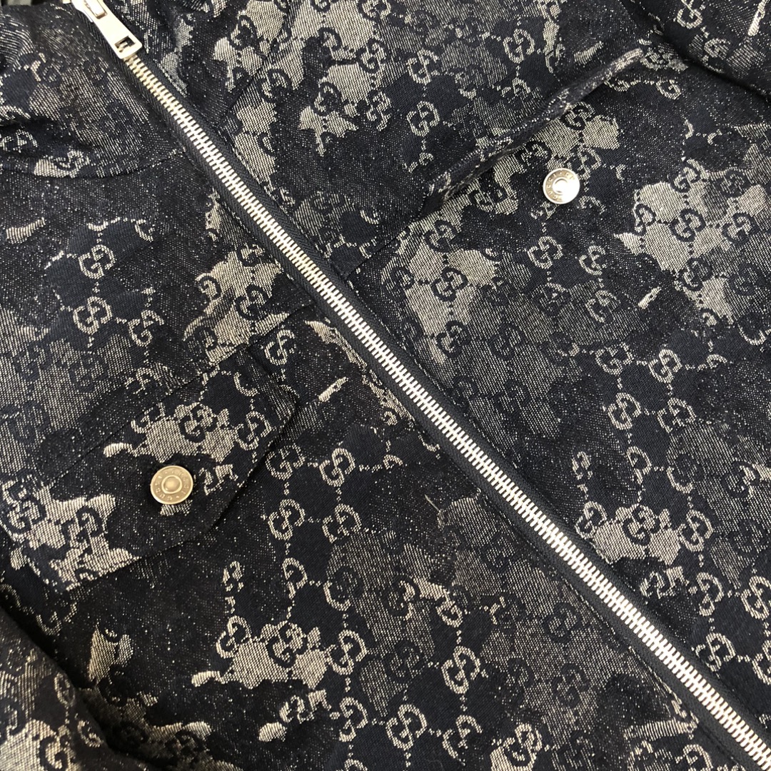 羽绒 GUCCI 古驰 25秋冬最新款连帽提花牛仔羽绒服，原单狠货，时尚休闲牛仔外套，上身很有特点！吸睛
