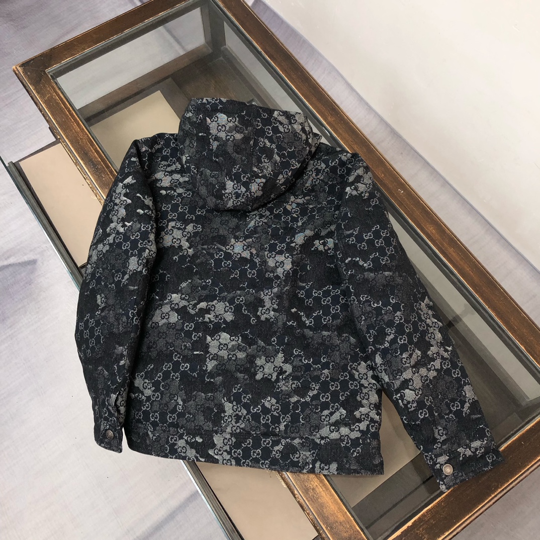 羽绒 GUCCI 古驰 25秋冬最新款连帽提花牛仔羽绒服，原单狠货，时尚休闲牛仔外套，上身很有特点！吸睛