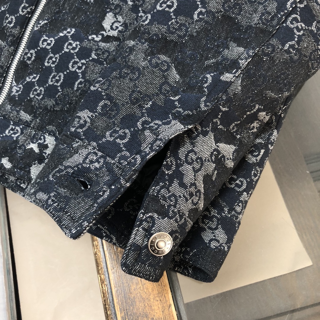 羽绒 GUCCI 古驰 25秋冬最新款连帽提花牛仔羽绒服，原单狠货，时尚休闲牛仔外套，上身很有特点！吸睛