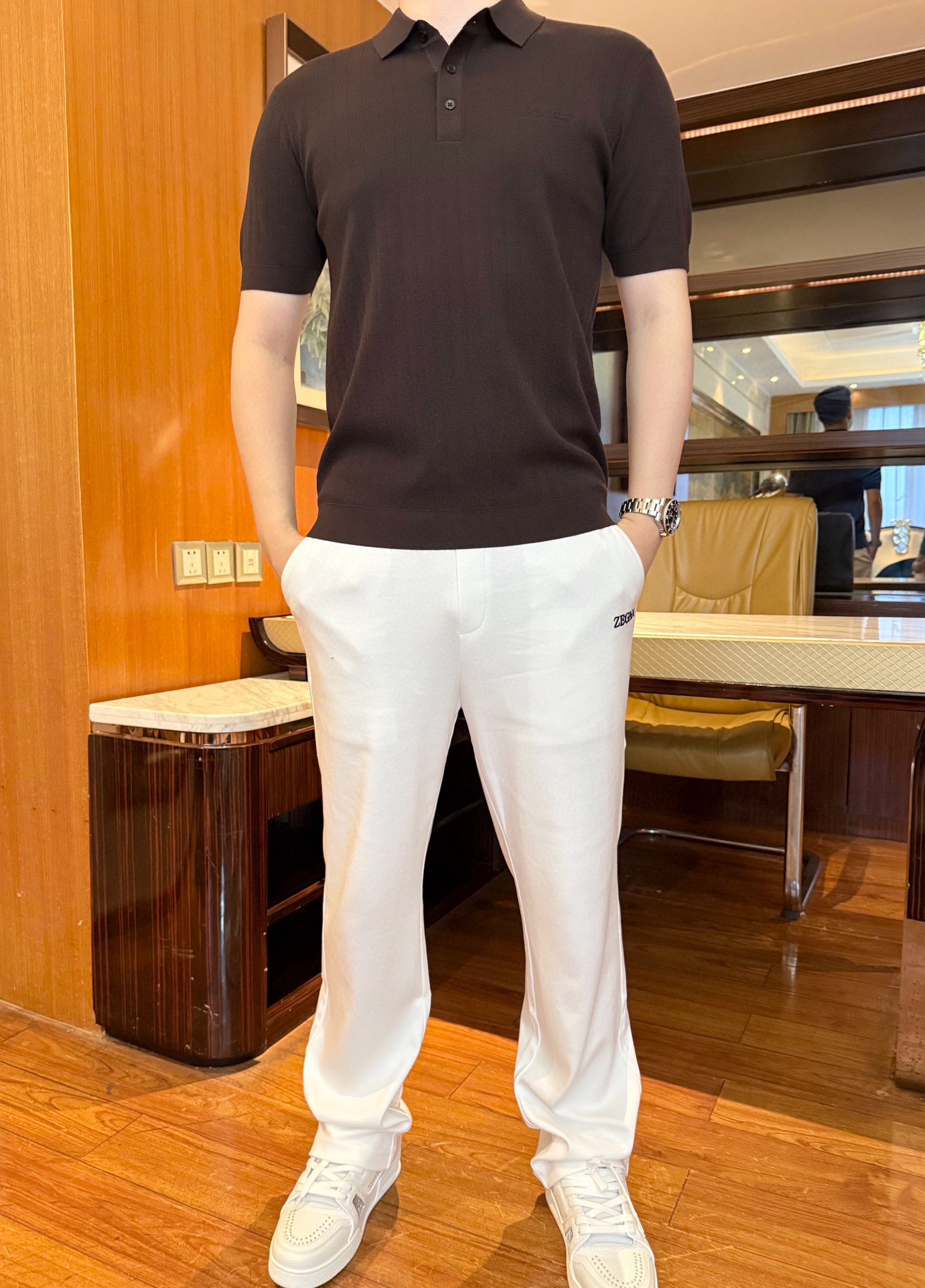 NO:528909,LP-2025 counter latest hot-selling Polo, London counter hot-selling items!  Selected Italy uses 97 wool 3 mulberry silk fabric with the latest design, the brand logo on the chest highlights taste, business and casual boutique. Size: 48-56 (model 180/140 wears 50, with Hong Kong Lane Crawford gift box packaging), loro piano, alexander wang19860909LP-2025专柜最新爆款Polo出货 伦敦专柜热销单品！精选意大利采用97的羊毛3桑蚕丝面料搭配最新的设计,胸口的品牌标志彰显品味 商务休闲精品.尺码:48-56（模特180/140穿50,配香港连卡佛礼盒包装）,,loro piana,alexander wang,Men's clothing