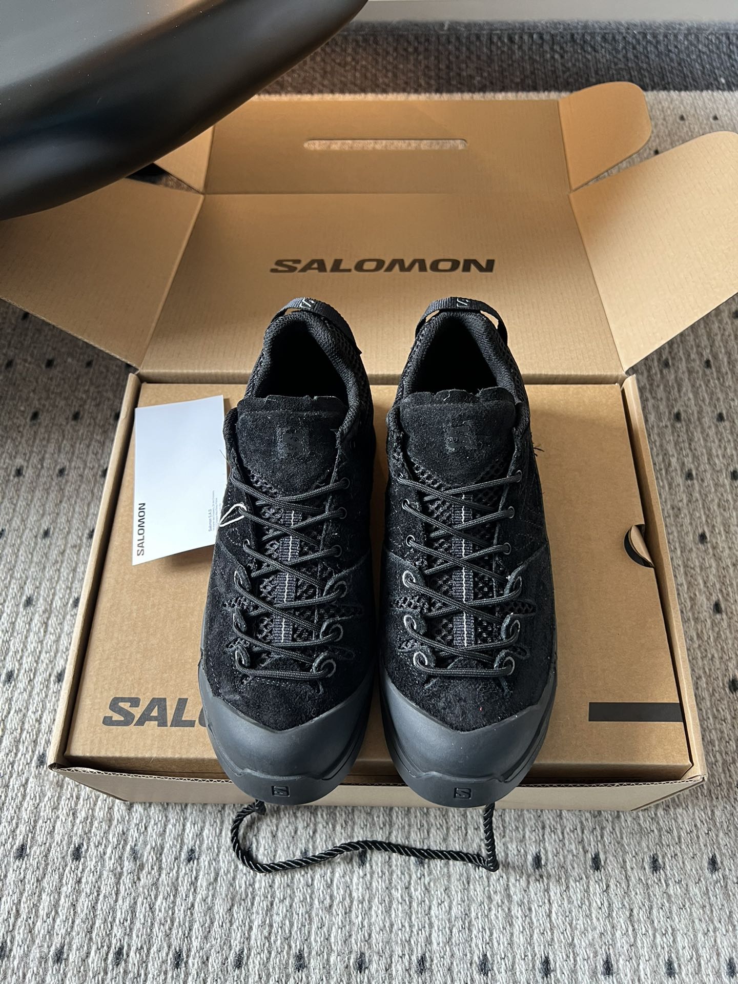 NO:512175,Top version of Salomon 25ss new Aero Glide3 Grvl running shoes Salomon is known for its excellent quality and unique design, focusing on the functionality and durability of the product while taking into account the sense of fashion. X-ALP SUEDE is a shoe rooted in Salomon’s hiking history, inspired by hiking shoes suitable for rocky terrain and mountain roads. This hybrid shoe features a premium design, including a long suede upper, rubber toe and side powerband, to protect your feet in a variety of terrain while also having the excellent functionality of hiking. This latest model features a beautiful green color scheme, 30 open mesh, embroidered details and flat laces for a cool look. This is a low-key yet eye-catching premium shoe. Upper Niujing Neli mesh Outsole original mold open sole SIZE35-45 (for women 40. men 45 customized), casual shoes/sports shoes, loro piana, sneakers19860909顶级版本 Salomon 25ss新款Aero Glide3 Grvl跑鞋 Salomon 的产品以卓越的品质和独特的设计著称,注重产品的功能性和耐用性,同时兼顾时尚感.X-ALP SUEDE 是一款扎根于 Salomon 登山历史的鞋款,其灵感源自适合穿越岩石地形和山路的登山鞋. 这款混合鞋款采用优质设计,包括长绒面革鞋面、橡胶鞋头和侧边动力带,可在各种地形中为您的双脚提供保护,同时兼具源自登山运动的卓越功能性.这款最新款采用靓丽的绿色配色、30 开放式网眼、刺绣细节和扁平鞋带,打造酷炫外观.这是一款低调却又引人注目的优质鞋款. 鞋面牛京 内里网布 大底原版开模大底 SIZE35-45（女40.男45订做）,休闲鞋/运动鞋,loro piana,sneakers,Women's Shoes