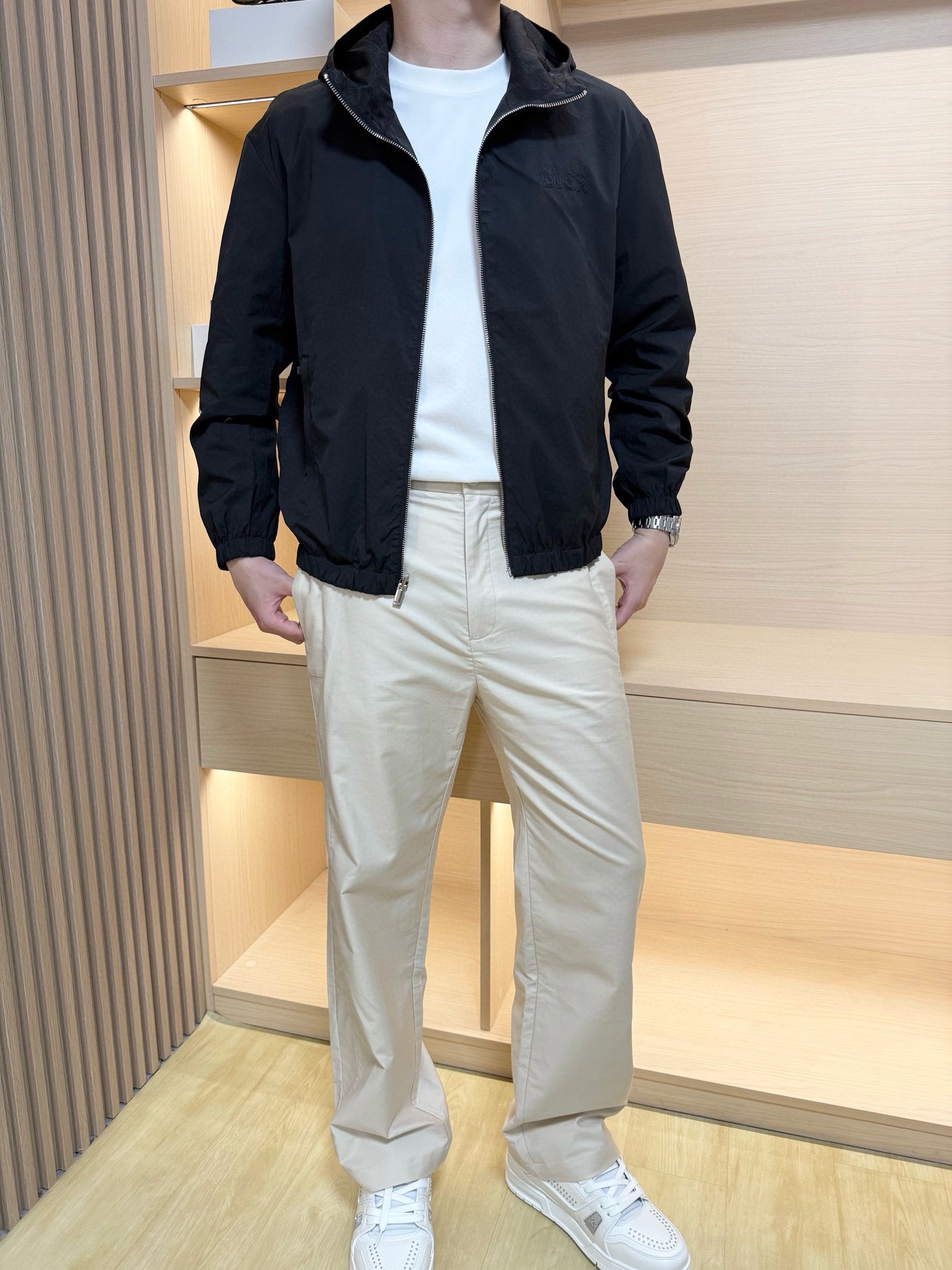 NO:528902,Dior-2025 counter latest hot double-sided jackets are shipped, and European and American counters are popular!  Selected Italian imported polyester fabrics with the latest designs, one side is exquisite in English embroidery and embroidery, the other side is full of brand patterns, which showcases British style, business and casual boutique. Size M-3XL (model 180/140 catties wear 50, with Hong Kong Lane Crawford gift box packaging), dior, jackets & coats, alexander wang19860909迪奥-2025专柜最新爆款双面外套出货 欧美专柜热销单品！精选意大利进口聚酯纤维面料搭配最新的设计,一面精致品牌英文刺绣刺绣另一面通体品牌花纹相当彰显英伦风尚 商务休闲精品.尺码M-3XL（模特180/140斤穿50,配香港连卡佛礼盒包装）,,dior,jackets & coats,alexander wang,Men's clothing