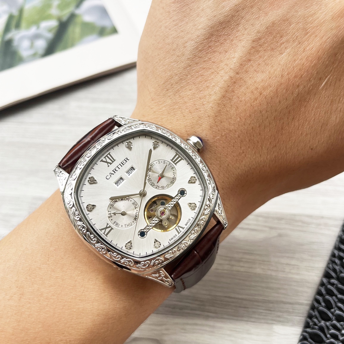 NO:340894,White, gold, octagonal shell series, exquisite and versatile [Latest] Cartier's latest design, big flywheel, boutique [Type] boutique men's watch [Watch strap] real cowhide strap [Movement] high-end fully automatic mechanical movement [Mirror] mineral reinforced glass (more high definition) Elegant taste, vast and atmospheric, ingenious, wrist treasure, size, diameter, 42mm thick, 12mm hot sale!  Welcome to reprint!  cartier cowhide19860909白 金 八角壳系列 精致百搭【最新】卡地亚最新设计大飞轮精品【类型】精品男士腕表【表带】真牛皮表带【机芯】高端全自动机械机芯【镜面】矿物质强化玻璃（更高清） 品味高雅 浩瀚大气 匠心独运 腕间瑰宝 尺寸直径42mm厚12mm热卖上市！欢迎转载！,,cartier,cowhide,Watch