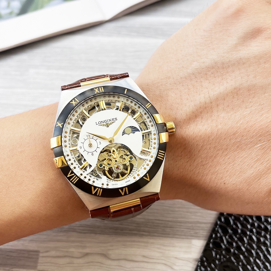 NO:337424,Gold Longines boutique men's watches, noble and elegant, gentlemanly style, excellent quality, and hot-selling throughout the city. They use fully automatic mechanical movement, top-grade 316 stainless steel case, imported calfskin strap, super mineral mirror, diameter 42mm, longines, cowhide19860909金 浪琴 精品男士腕表 尊贵大气,绅士风范,卓越品质,热卖全城.采用全自动机械机芯,顶级316精钢表壳,进口小牛皮表带,矿物质超强镜面,直径42mm,,longines,cowhide,Watch