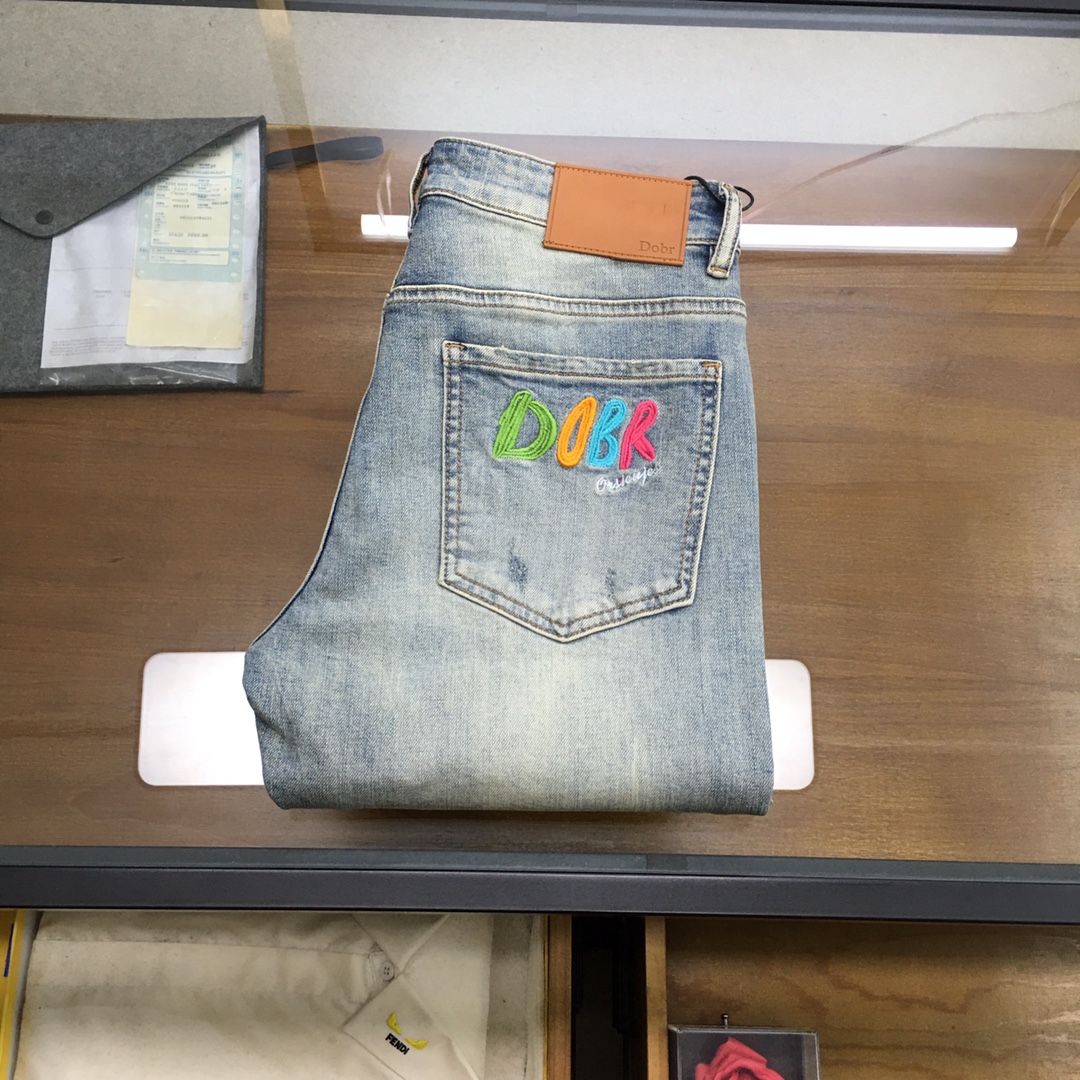 NO:529103,New jeans [D.or] 2025 autumn and winter exclusively for new jeans, high-end version!  Customized fabrics for counters are breathable and comfortable, with impeccable details, and the brand element design concept reflects high quality. The feel is delicate and soft!  It is casually cut, with a great upper body style!  Number of codes 29-3835, jeans,alexander wang19860909新品牛仔裤【D.or】 2025秋冬独家专供新款牛仔裤,高端版本！专柜定制面料 透气舒适度高,细节无可挑剔,品牌元素设计理念,体现高品质.手感细腻柔软！呈现休闲裁剪,上身版型超赞！码数29-3835,,jeans,alexander wang,Men's clothing