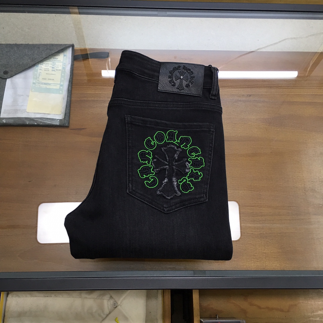 NO:529104,New jeans [Cro] 2025 autumn and winter exclusively for new jeans, high-end version!  Customized fabrics for counters are breathable and comfortable, with impeccable details, and the brand element design concept reflects high quality. The feel is delicate and soft!  It is casually cut, with a great upper body style!  Number of codes 29-3835, Chrome hearts, jeans, alexander wang19860909新品牛仔裤【克罗】 2025秋冬独家专供新款牛仔裤,高端版本！专柜定制面料 透气舒适度高,细节无可挑剔,品牌元素设计理念,体现高品质.手感细腻柔软！呈现休闲裁剪,上身版型超赞！码数29-3835,,chrome hearts,jeans,alexander wang,Men's clothing